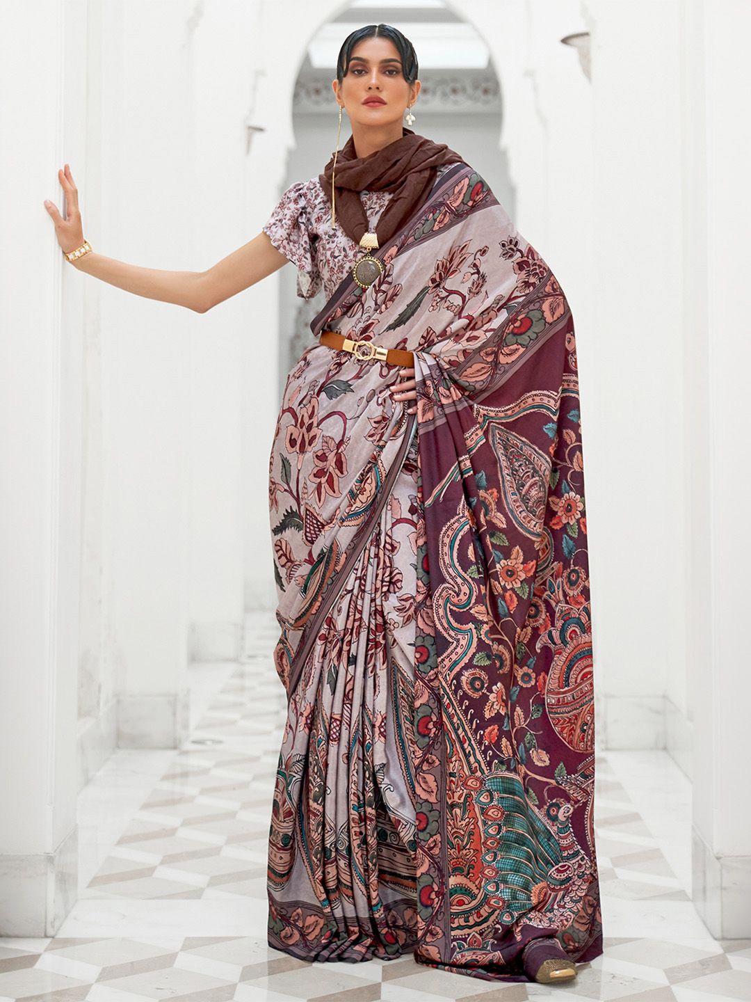 

Ishin Satin Saree With Blouse Piece, Brown