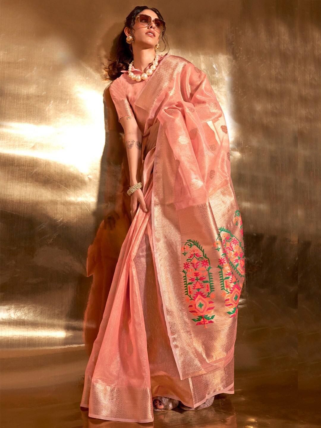 

Ishin Woven Design Zari Tissue Saree, Pink