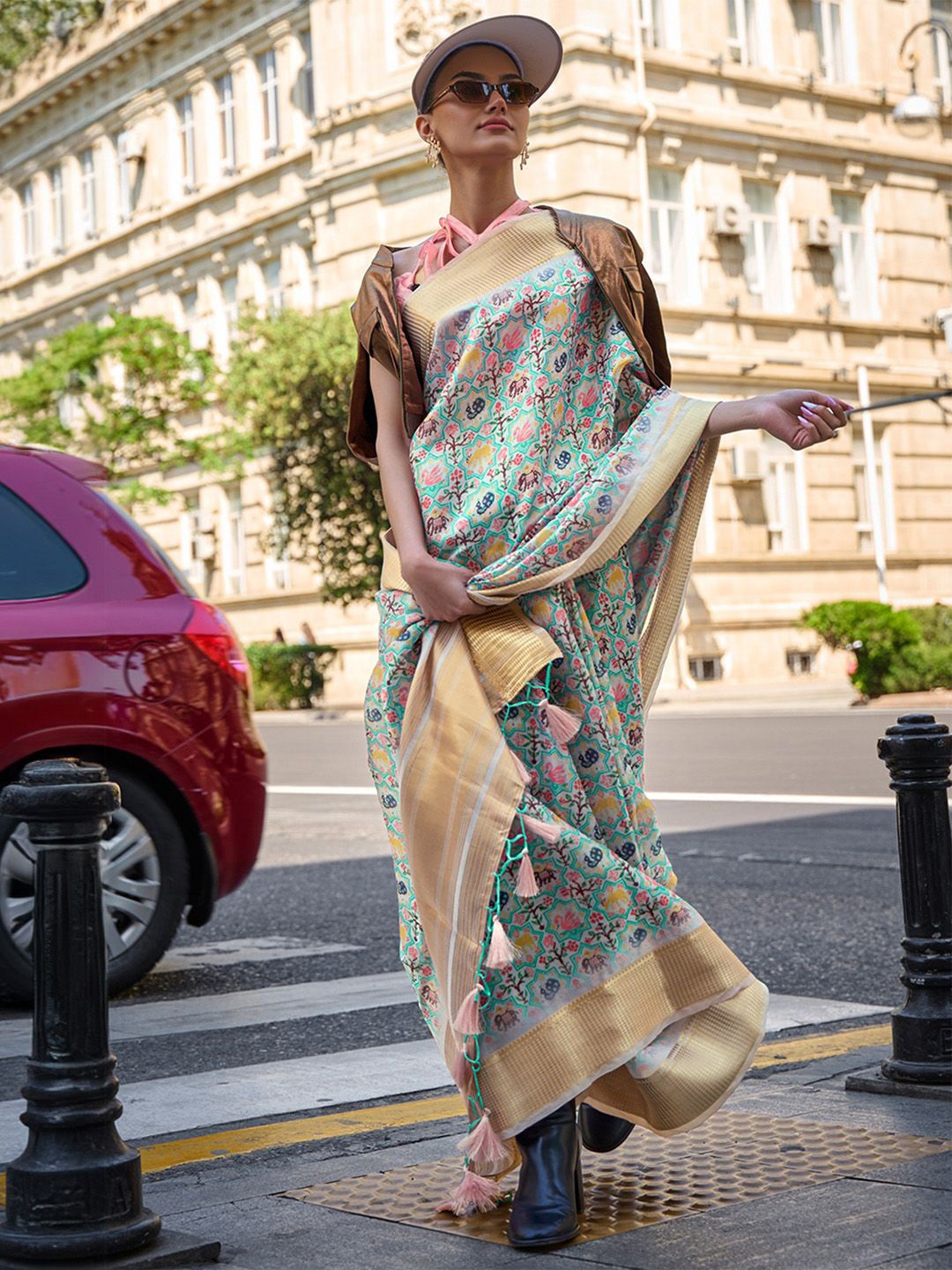 

Ishin Ethnic Motifs Zari Satin Saree, Green