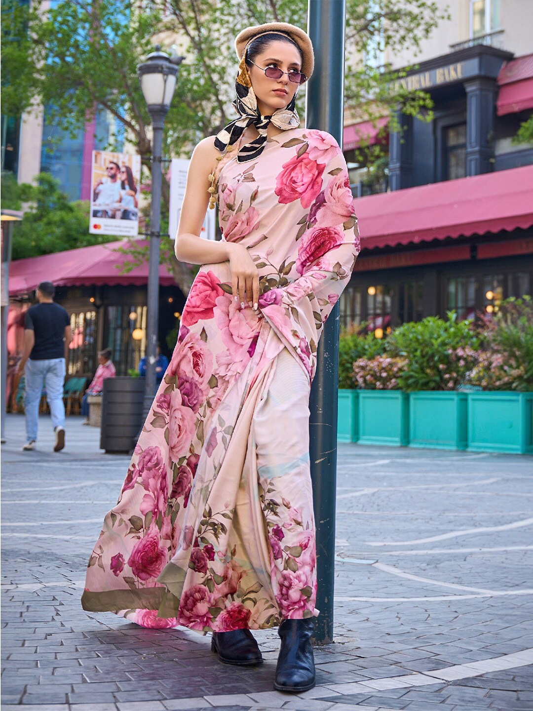 

Ishin Floral Satin Saree, Pink