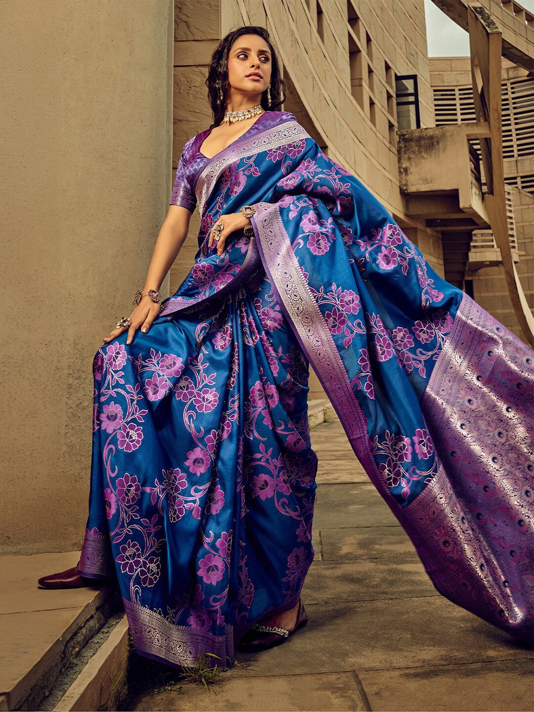 

Ishin Floral Zari Satin Saree, Navy blue