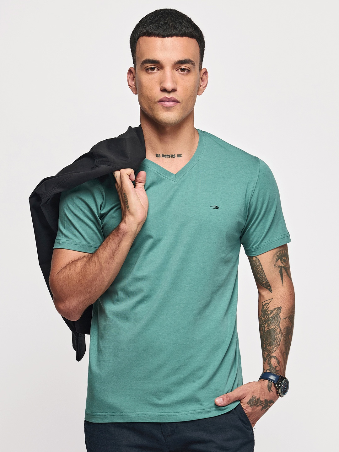 

Red Flame Men Solid V-Neck Pockets T-shirt, Green