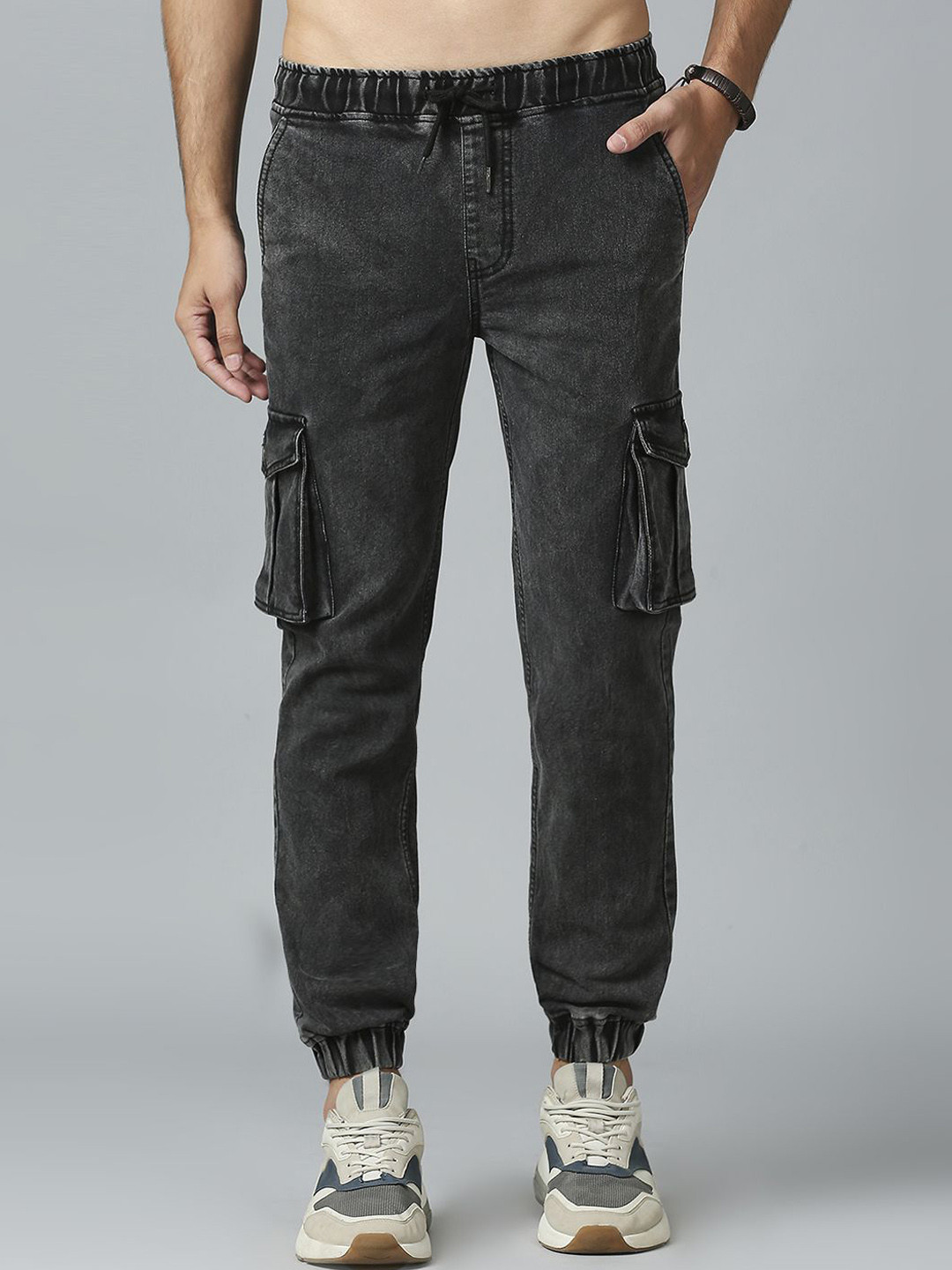 

The Roadster Lifestyle Co Men Slim-Fit Low Rise Cargo Jogger Jeans, Black