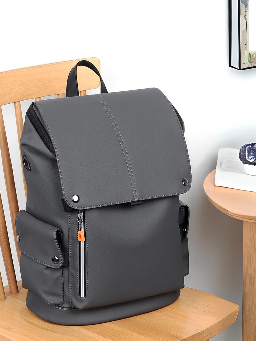 

REDHORNS Unisex Backpack with USB Charging Port, Grey melange