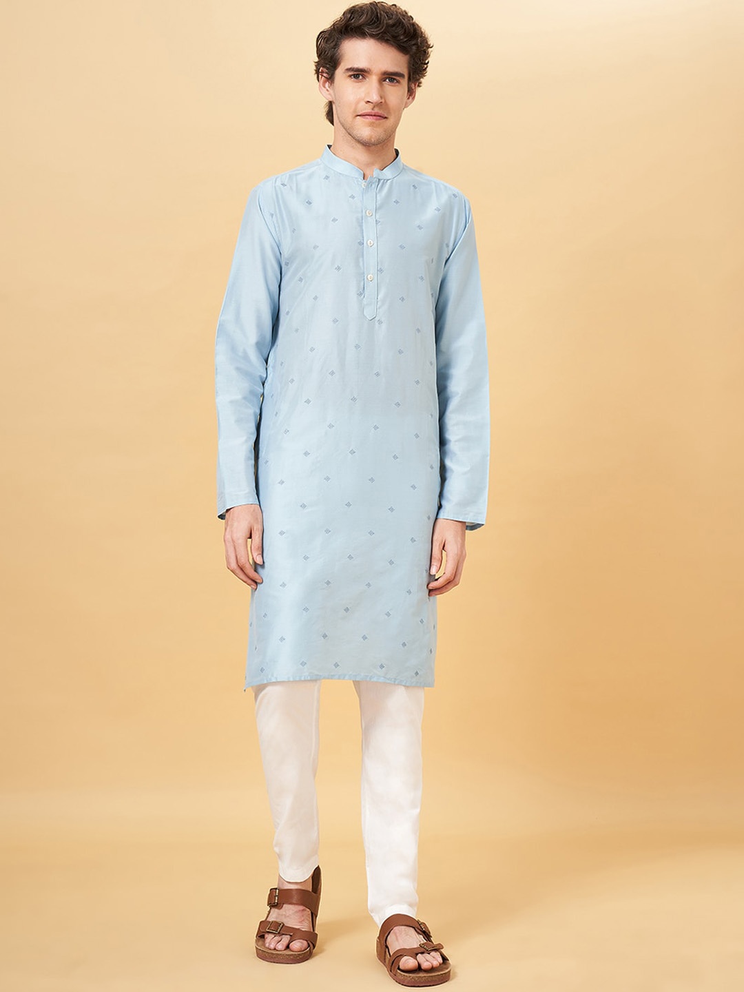 

indus route by Pantaloons Men Geometric Embroidered Thread Work Kurta, Blue