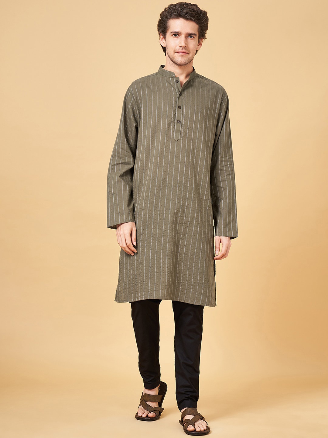 

indus route by Pantaloons Men Dobby Kurta, Khaki