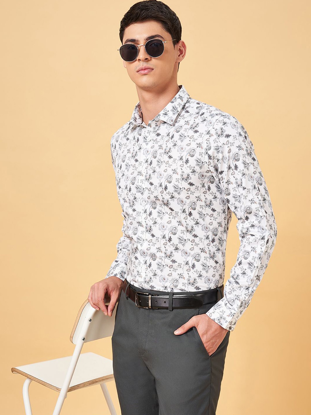 

Peregrine by Pantaloons Men Slim Fit Floral Printed Party Shirt, White
