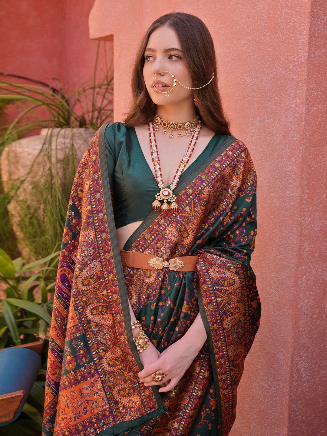 

VISHNU WEAVES Woven Design Zari Pashmina Banarasi Saree, Green