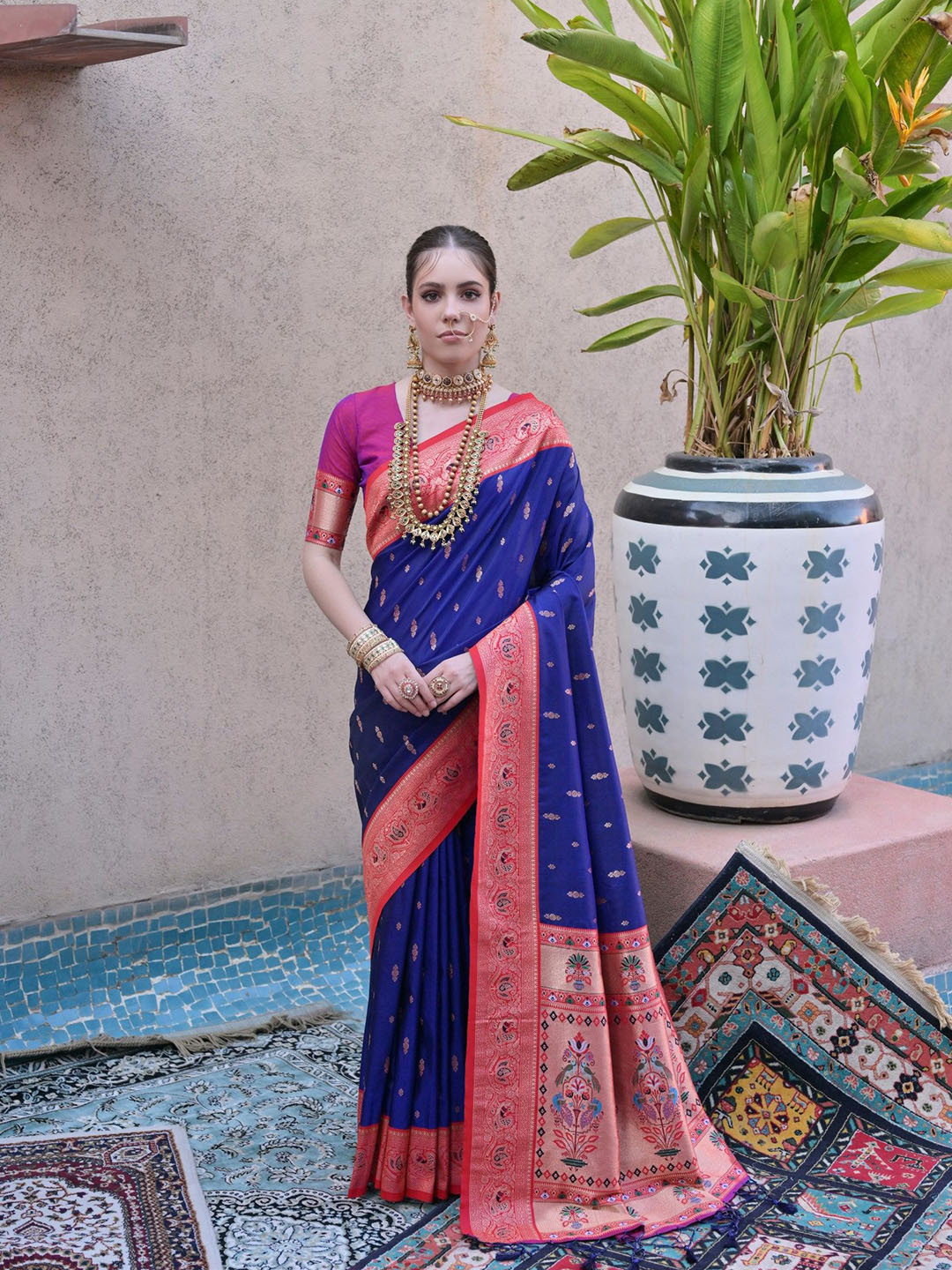 

VISHNU WEAVES Woven Design Zari Pure Silk Paithani Saree, Navy blue