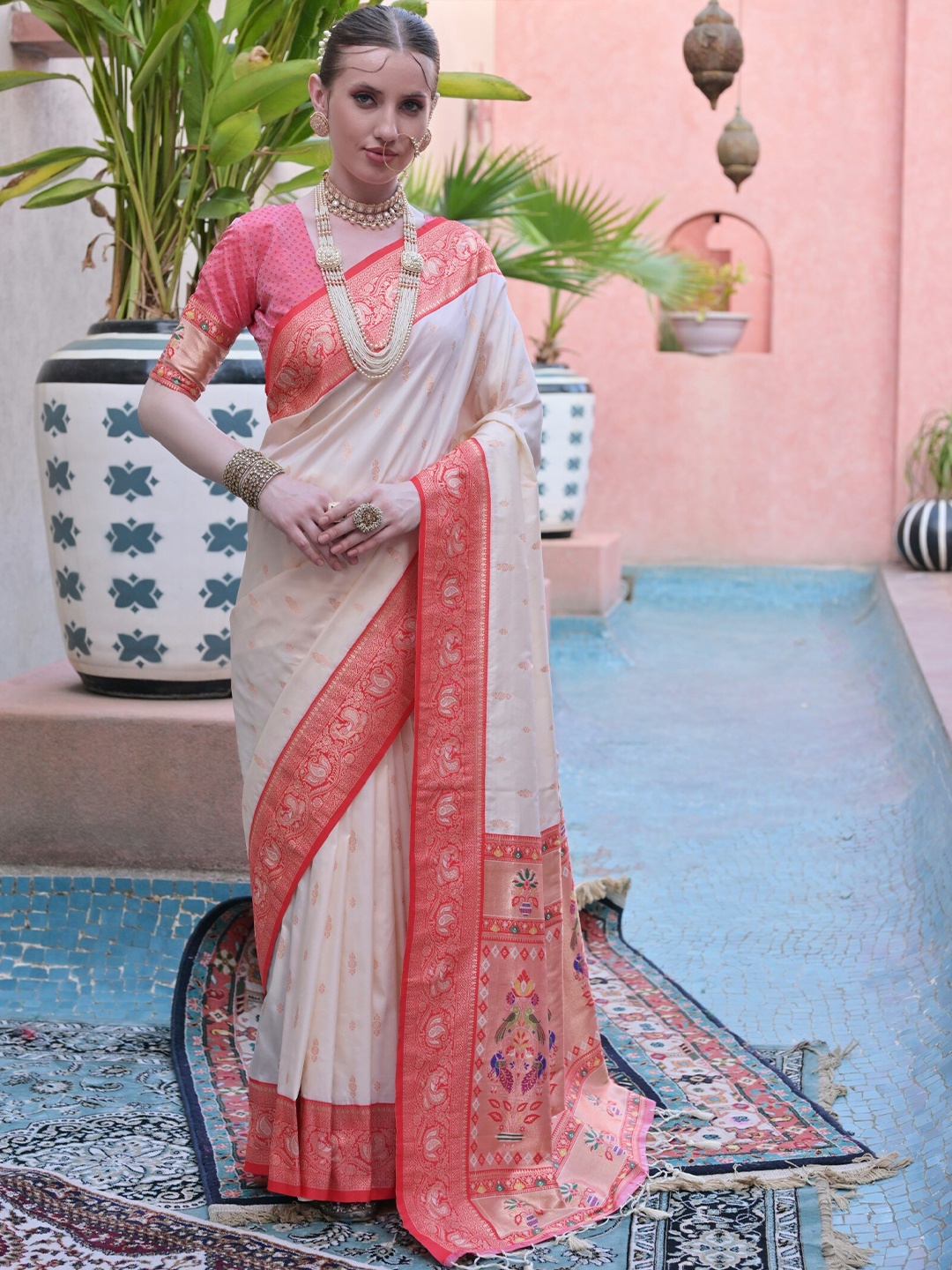 

VISHNU WEAVES Woven Design Pure Silk Paithani Saree, White