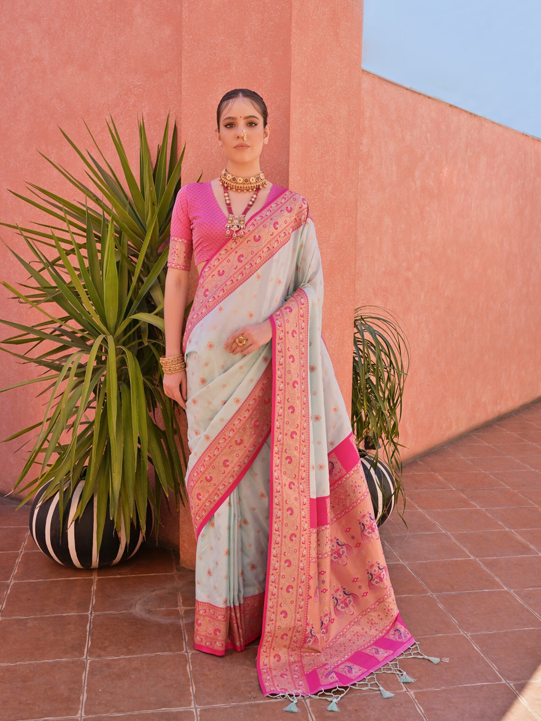 

VISHNU WEAVES Ethnic Motifs Zari Pure Silk Paithani Saree, Sea green