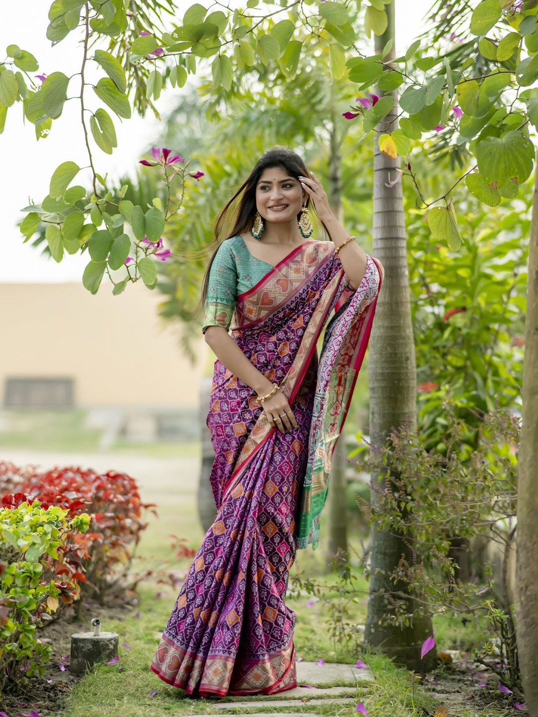 

VISHNU WEAVES Ethnic Motifs Banarasi Saree, Purple