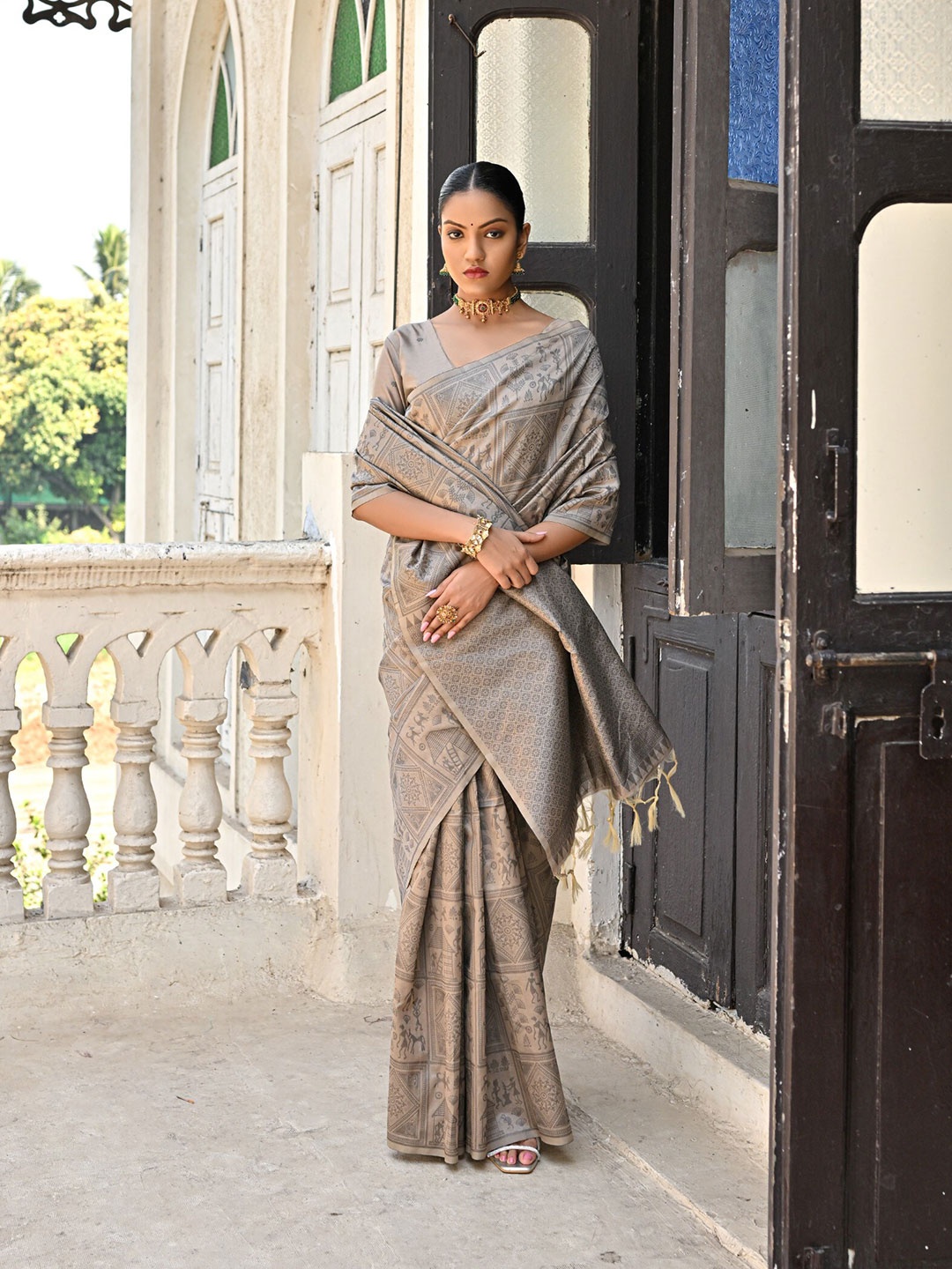 

VISHNU WEAVES Woven Design Zari Bhagalpuri Saree, Champagne