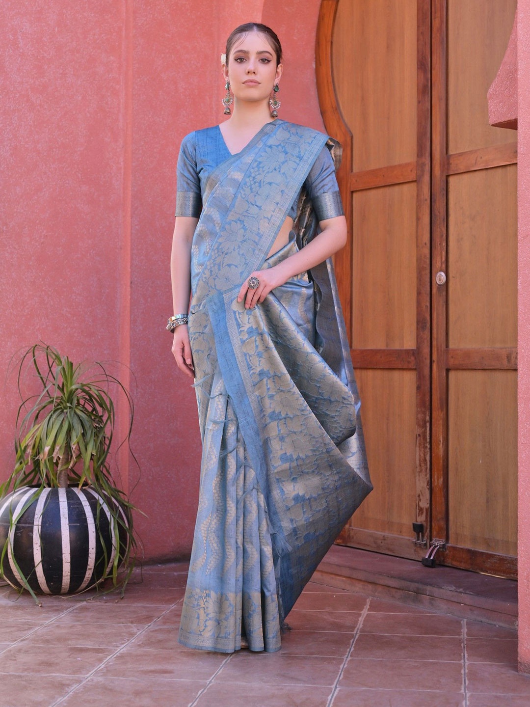 

VISHNU WEAVES Woven Design Zari Pure Silk Tussar Saree, Turquoise blue