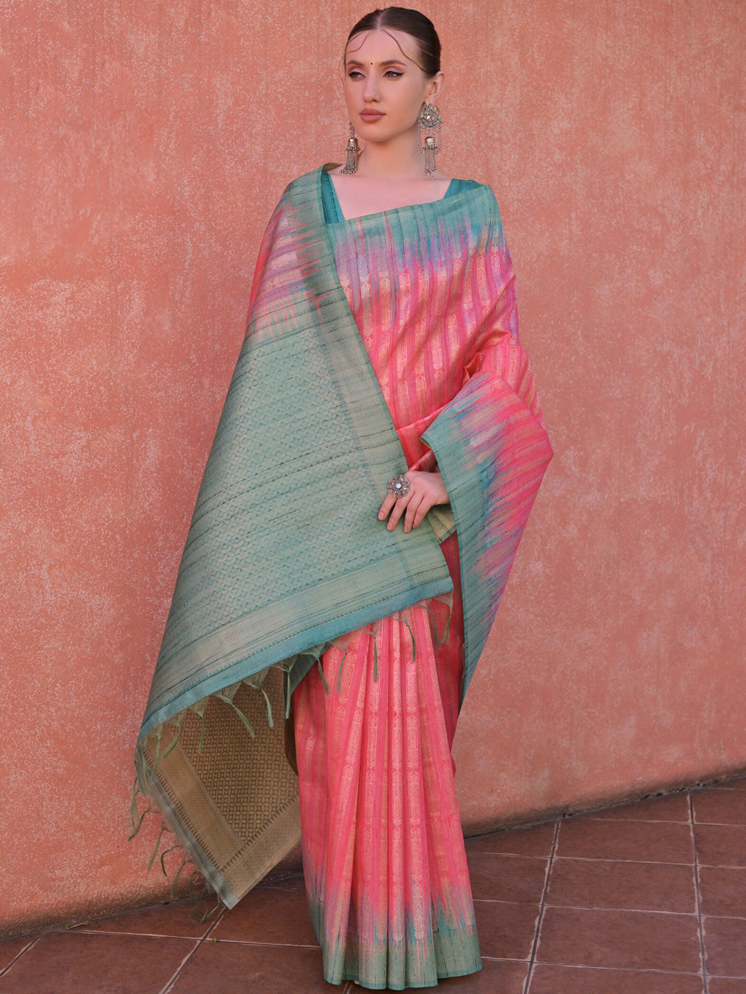 

VISHNU WEAVES Woven Design Zari Pure Silk Tussar Saree, Pink