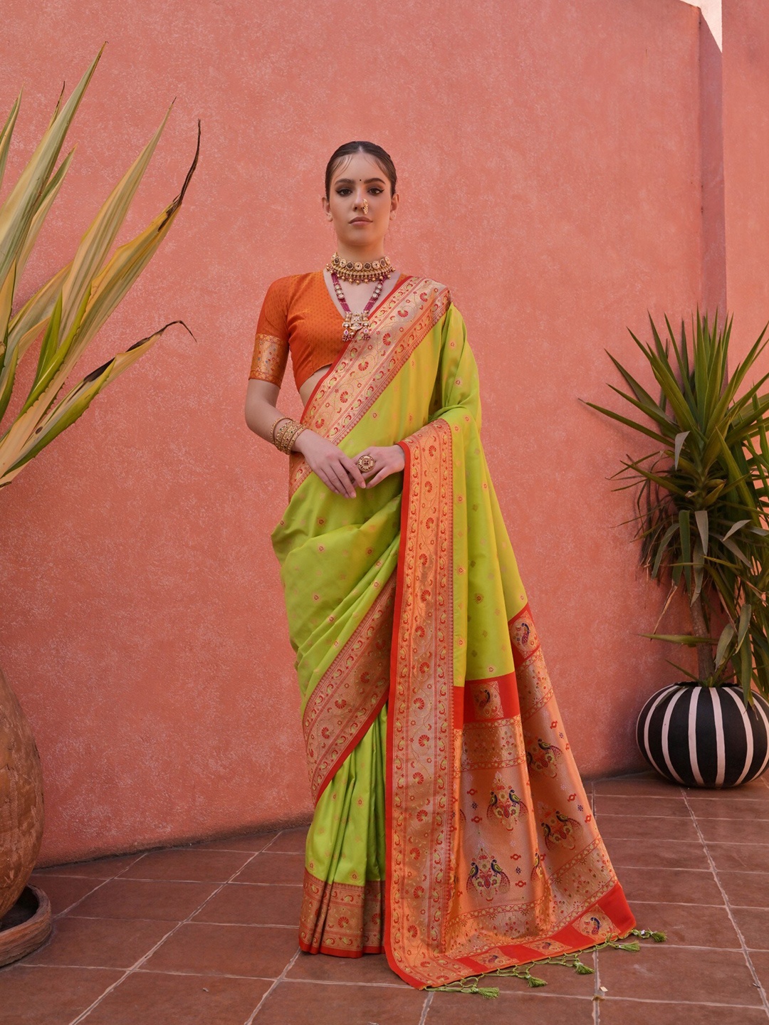 

VISHNU WEAVES Woven Design Zari Pure Silk Paithani Saree, Green