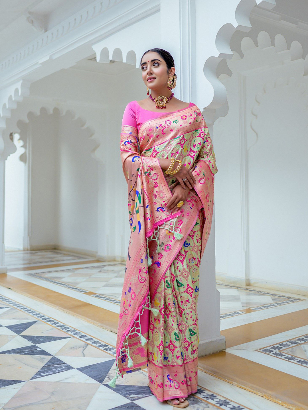 

VISHNU WEAVES Ethnic Motifs Zari Pure Silk Paithani Saree, Green