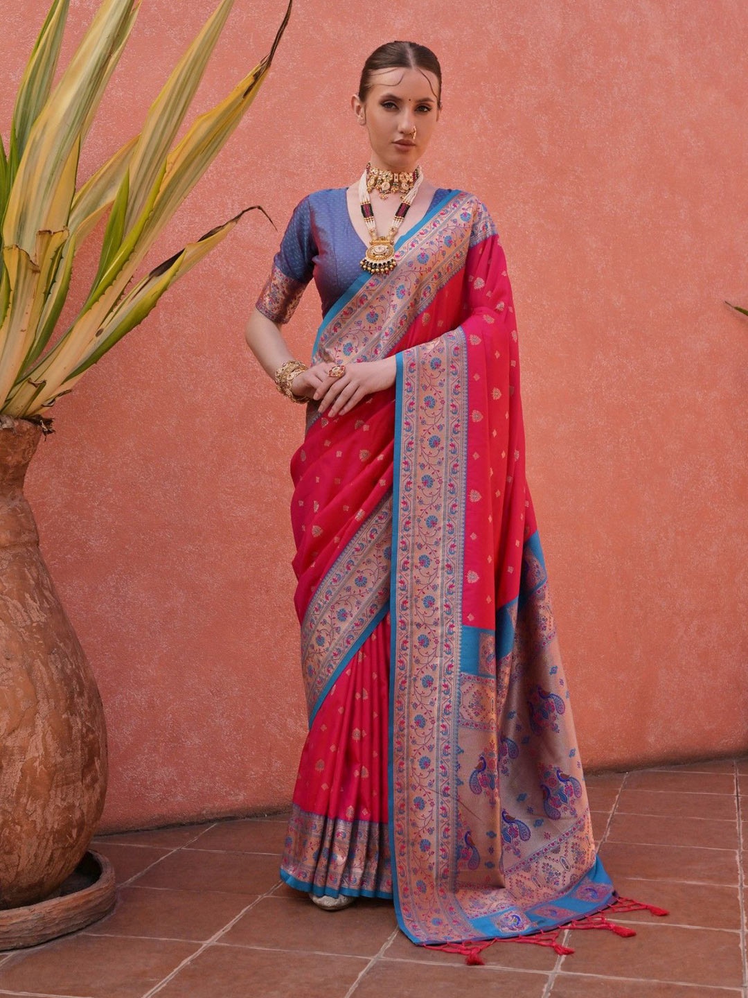 

VISHNU WEAVES Woven Design Zari Pure Silk Paithani Saree, Rose