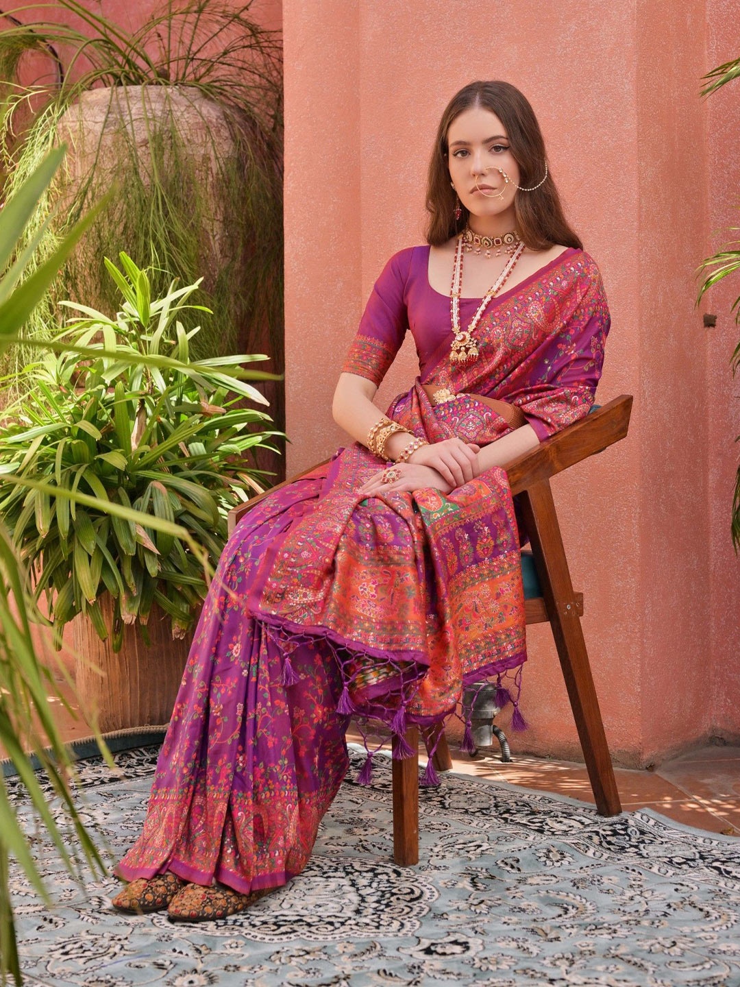 

VISHNU WEAVES Woven Design Zari Pashmina Banarasi Saree, Purple