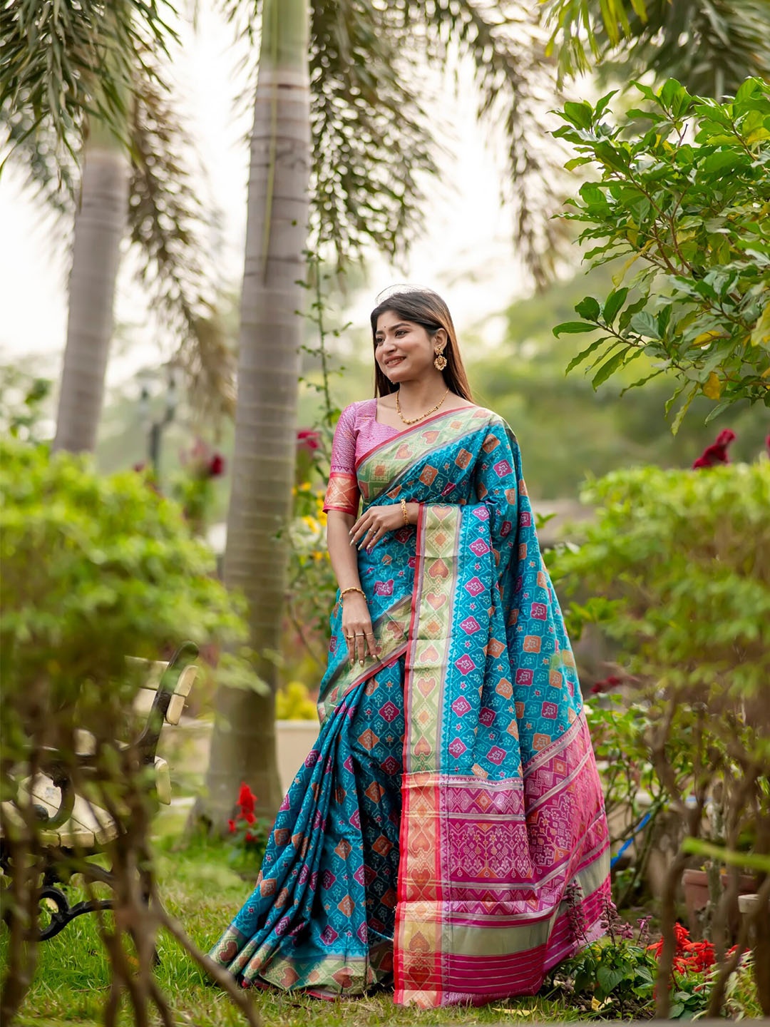 

VISHNU WEAVES Woven Design Banarasi Saree, Turquoise blue