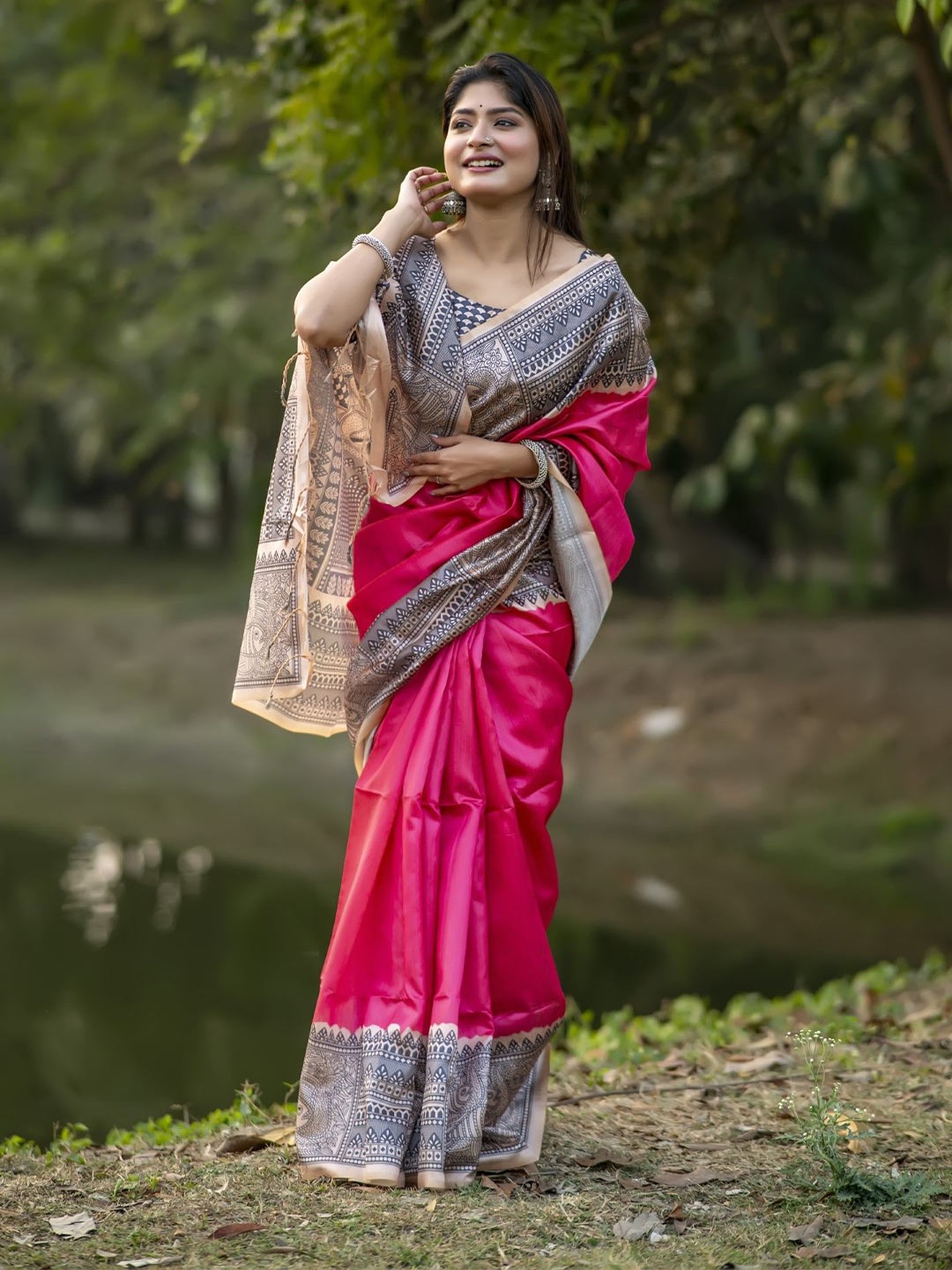 

VISHNU WEAVES Printed Tussar Saree, Rose