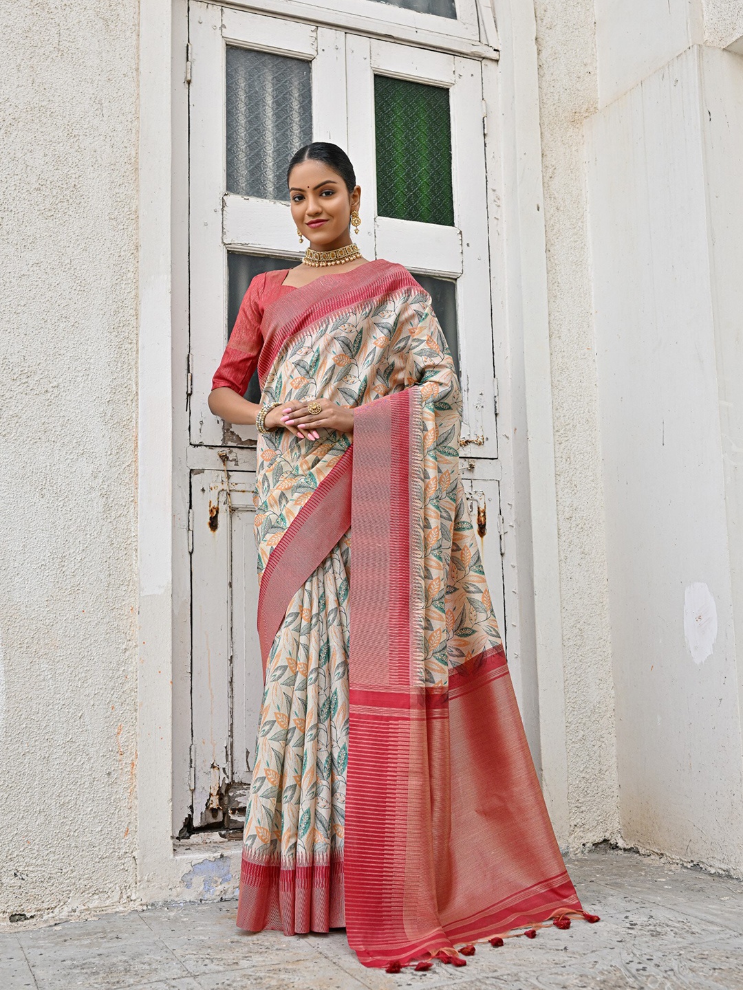 

VISHNU WEAVES Floral Zari Banarasi Saree, Green