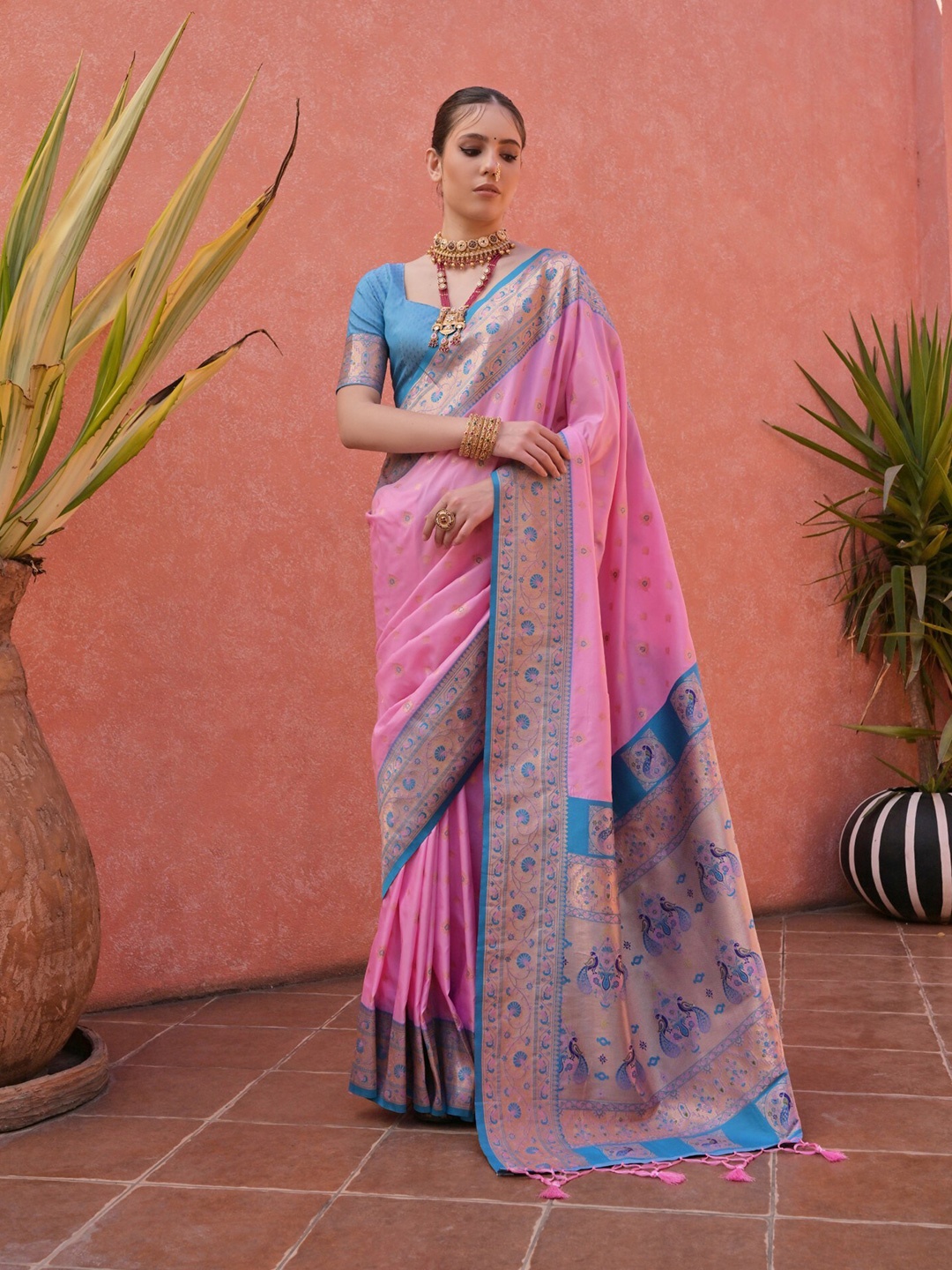 

VISHNU WEAVES Woven Design Zari Pure Silk Paithani Saree, Pink