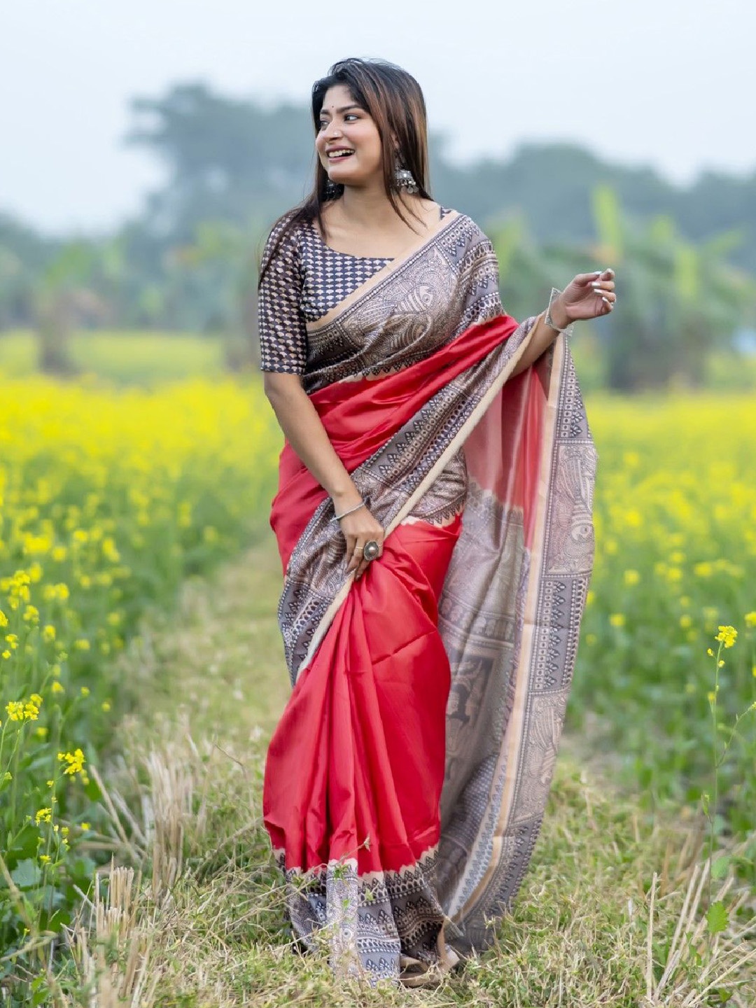 

VISHNU WEAVES Printed Tussar Saree, Red