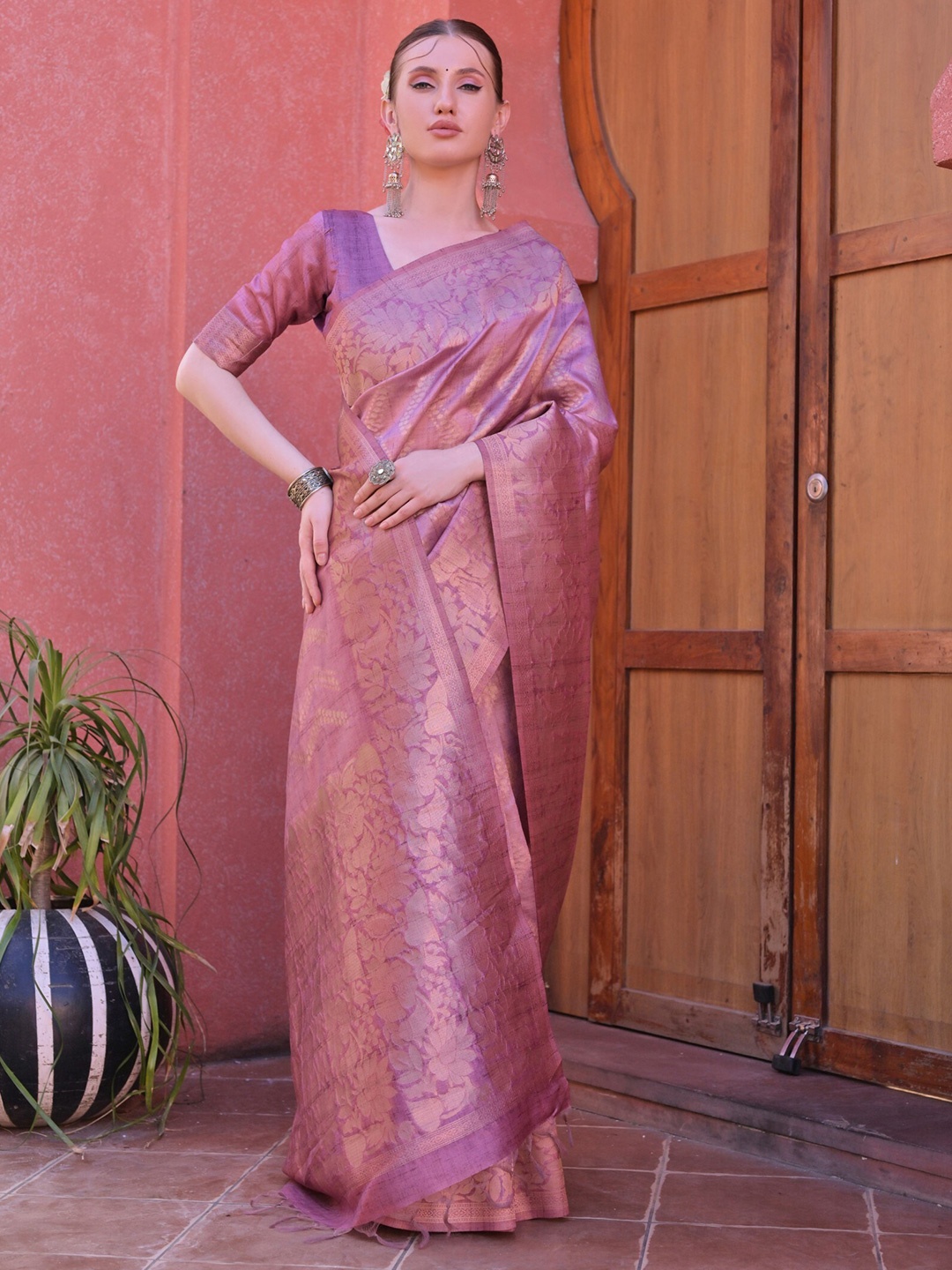 

VISHNU WEAVES Woven Design Zari Pure Silk Tussar Saree, Pink