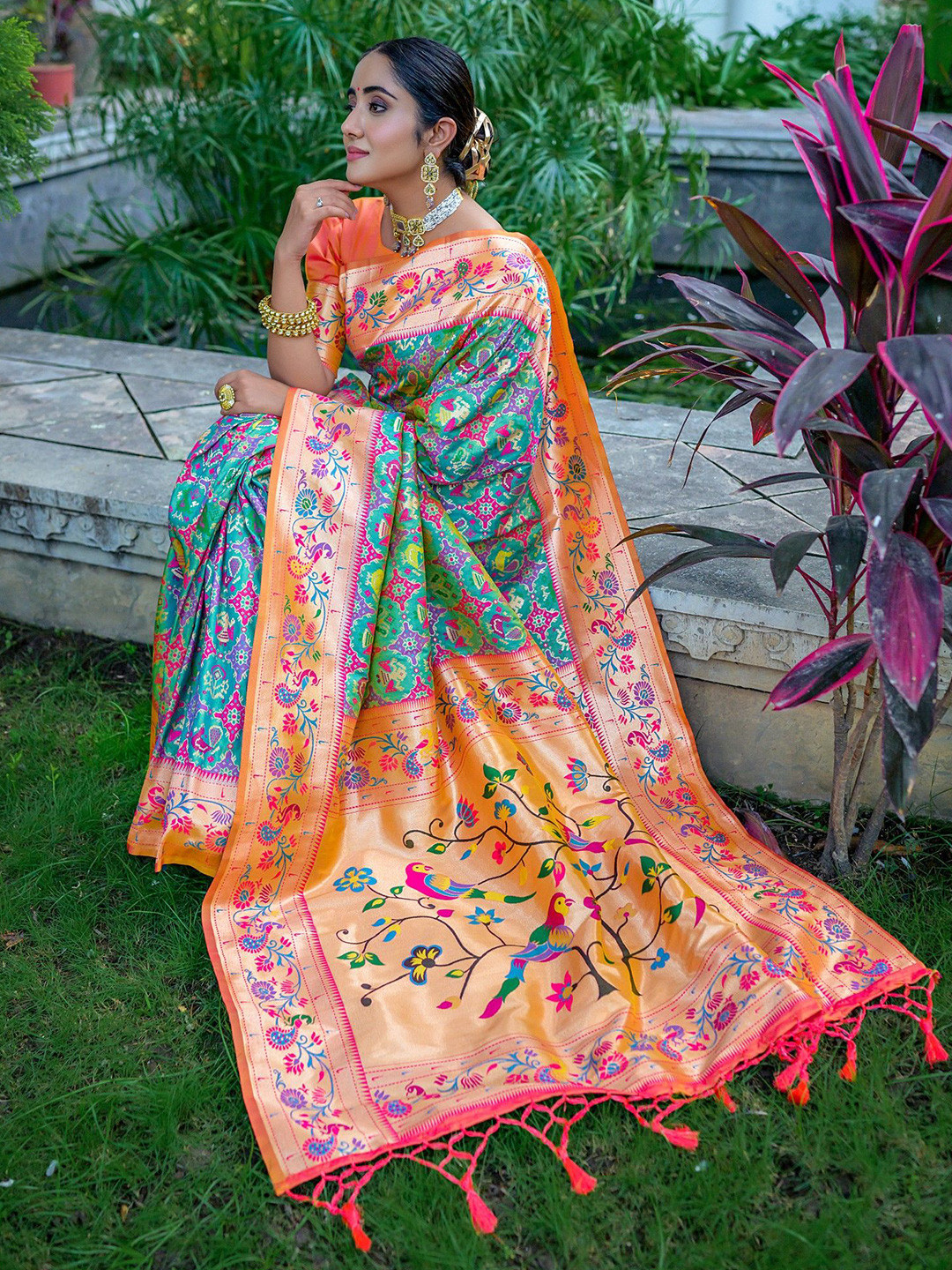 

VISHNU WEAVES Woven Design Zari Pure Silk Paithani Saree, Olive