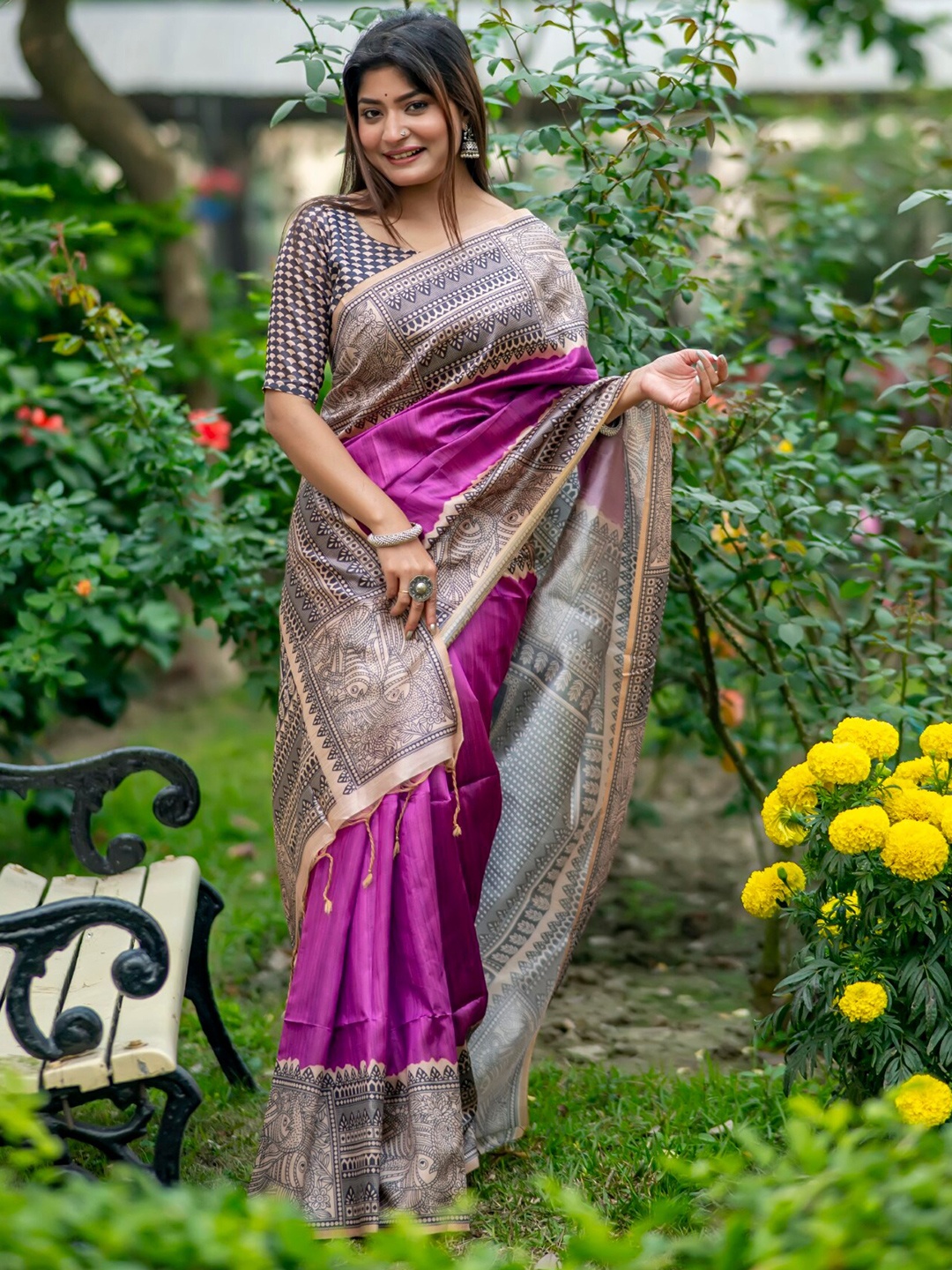 

VISHNU WEAVES Printed border Tussar Saree, Magenta