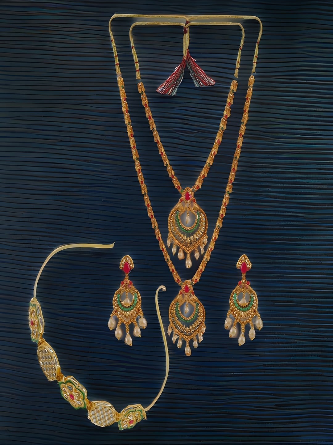 

UNIVERSITY TRENDZ Gold-Plated Kundan-Studded & Beaded Jewellery Set