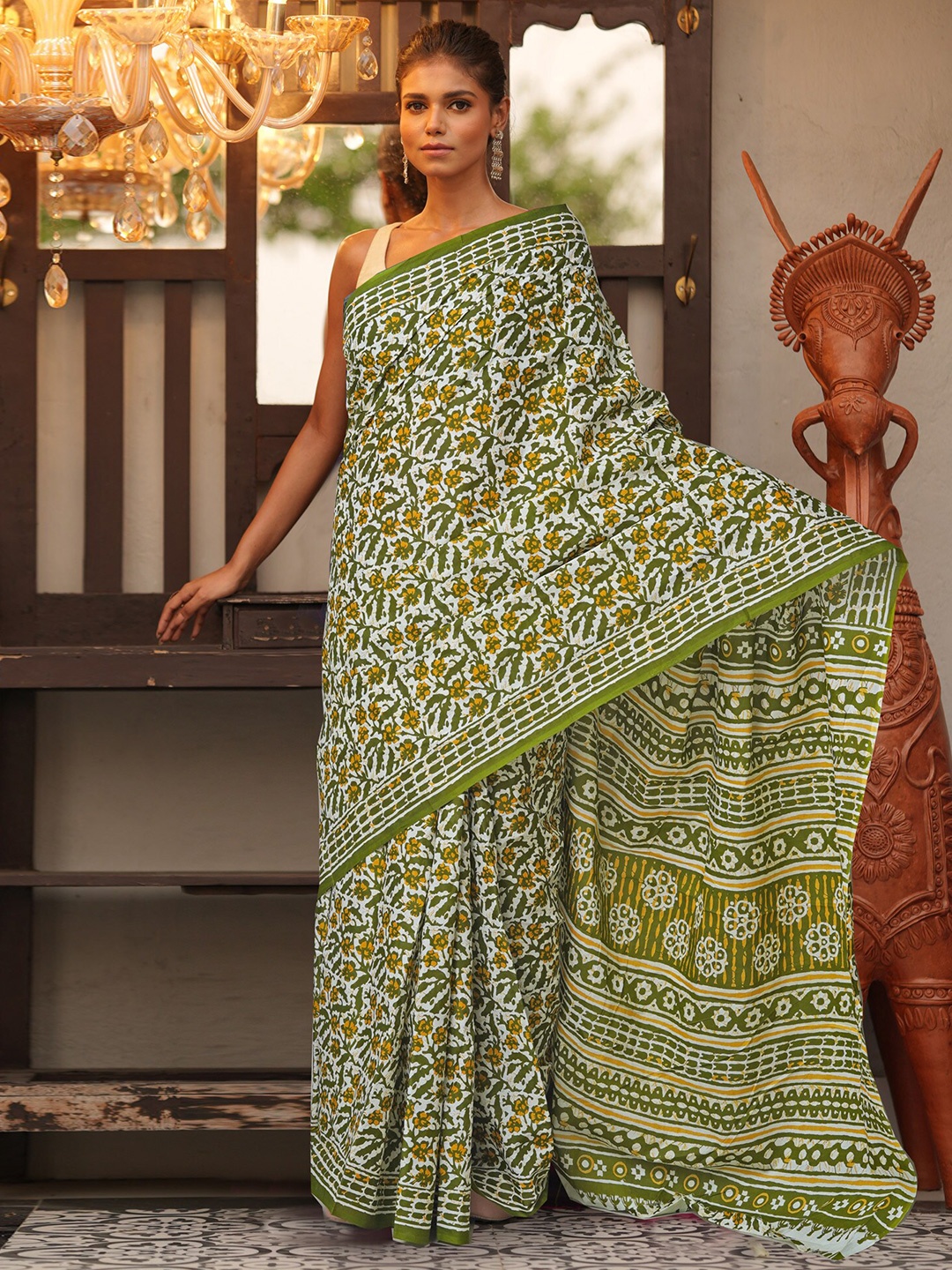 

Unnati Silks Ethnic Motifs Pure Cotton Handloom Block Print Saree, White