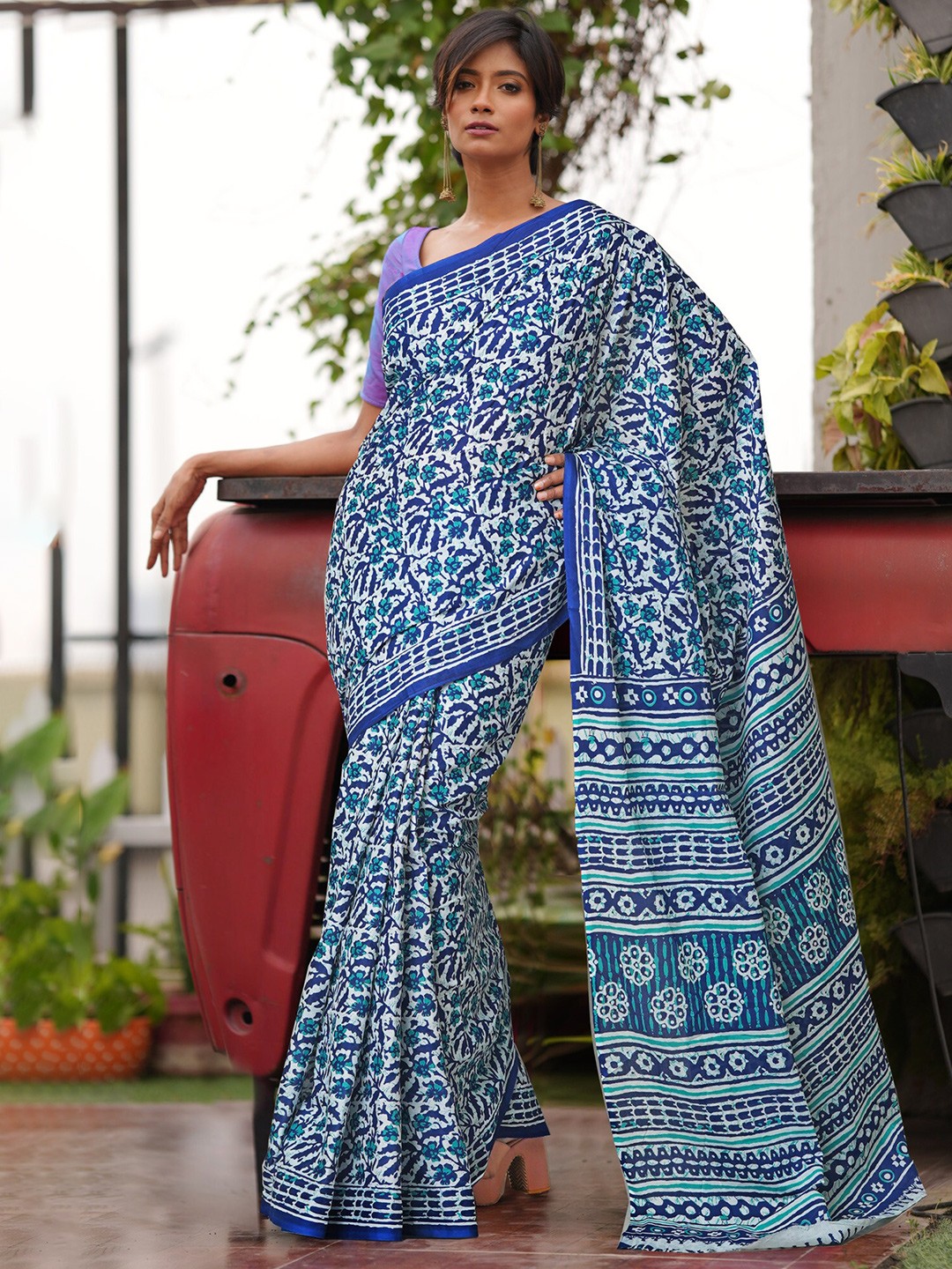 

Unnati Silks Floral Pure Cotton Handloom Block Print Saree, White