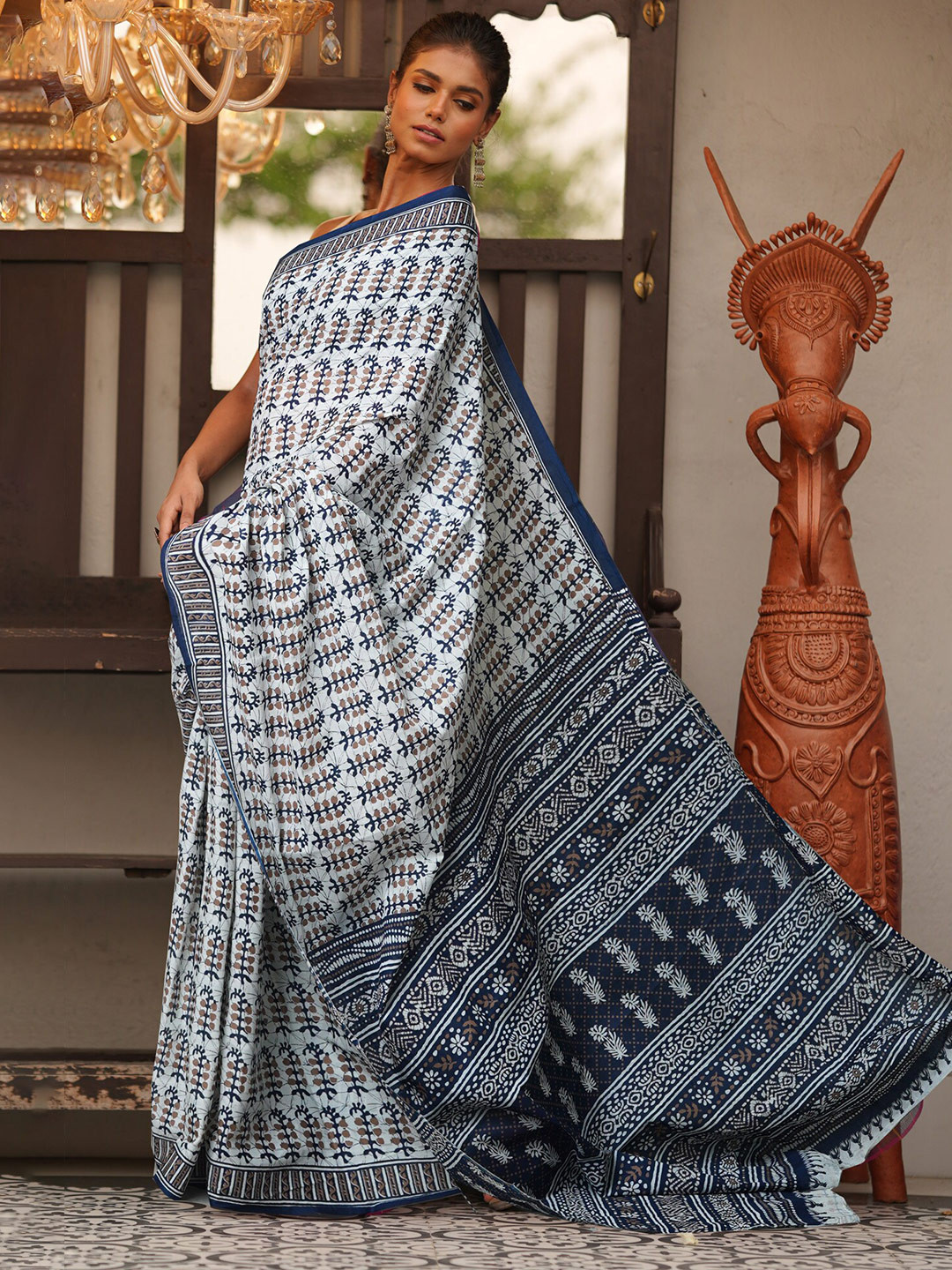 

Unnati Silks Ethnic Motifs Pure Cotton Handloom Block Print Saree, White