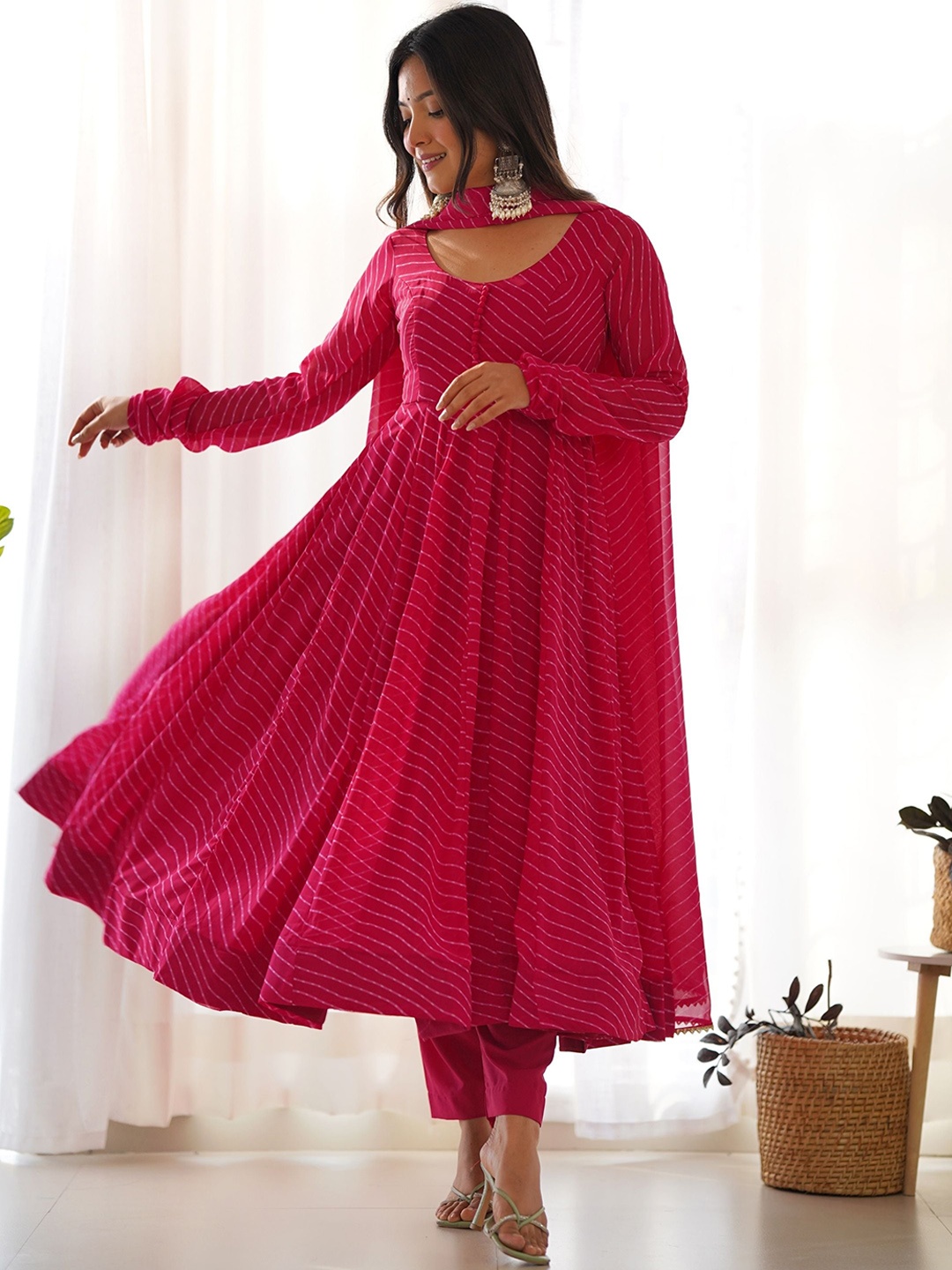 

NIZA FASHION Women Printed Regular Kurta with Trousers & With Dupatta, Pink