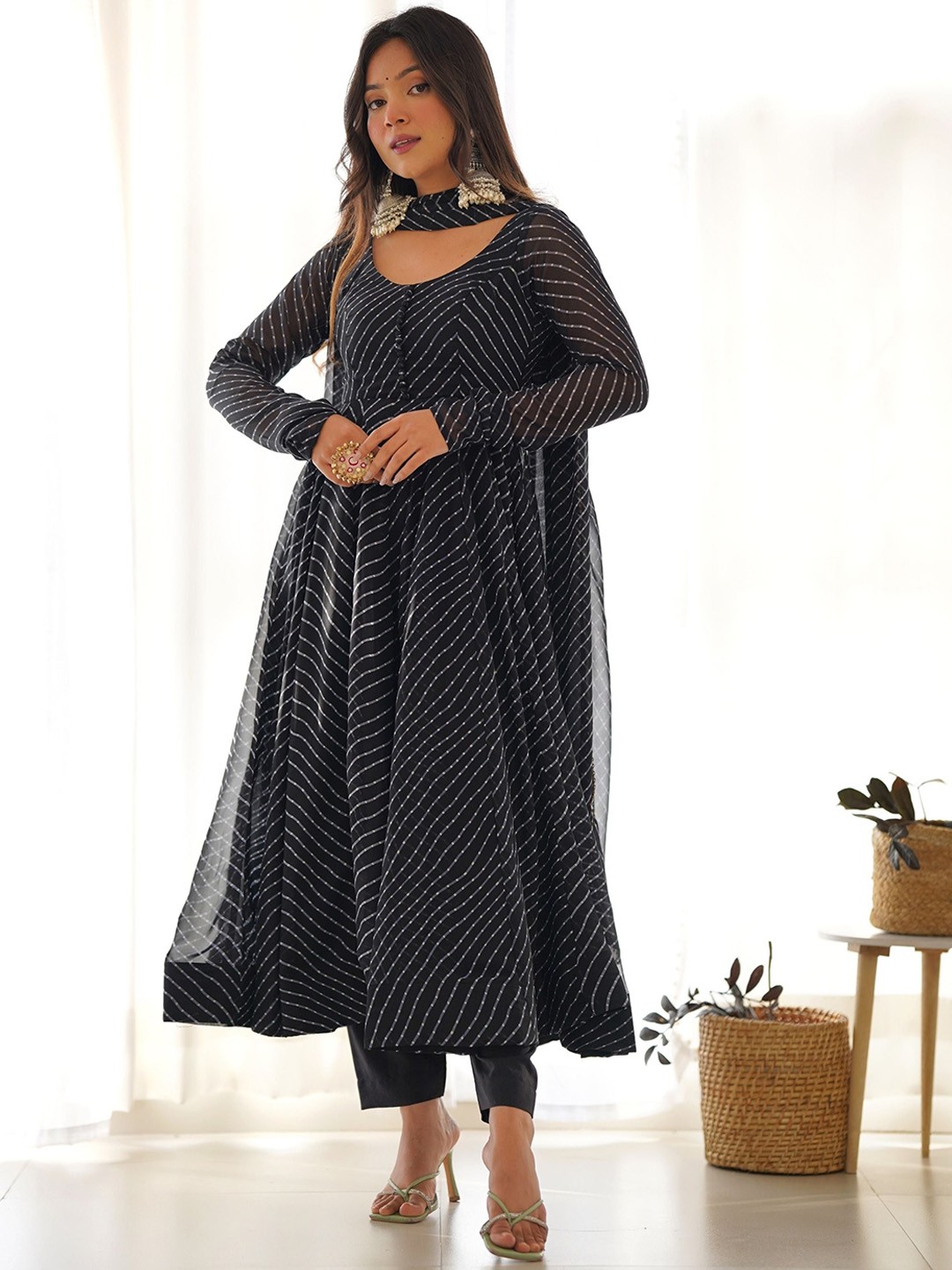 

NIZA FASHION Women Printed Regular Kurta with Trousers & With Dupatta, Black