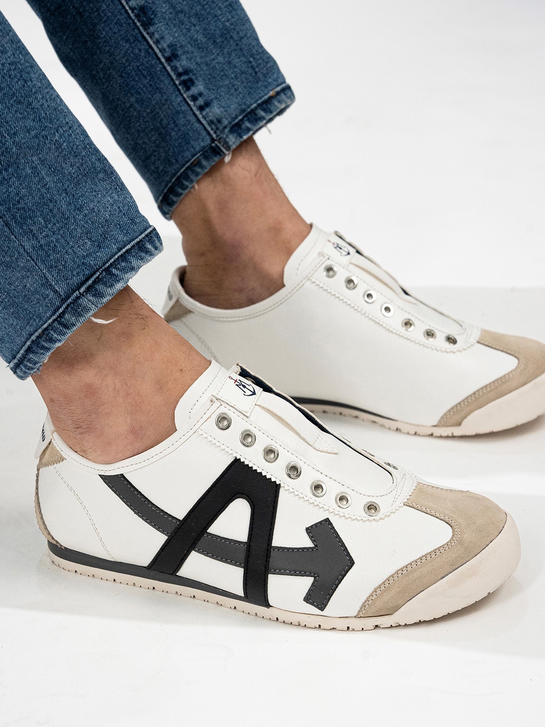 

MICHAEL ANGELO Men Woven Design Sneakers, White