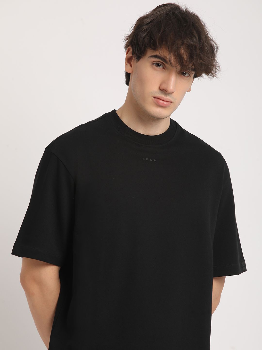 

THE BEAR HOUSE Men Solid Oversized Crew Neck T-shirt, Black
