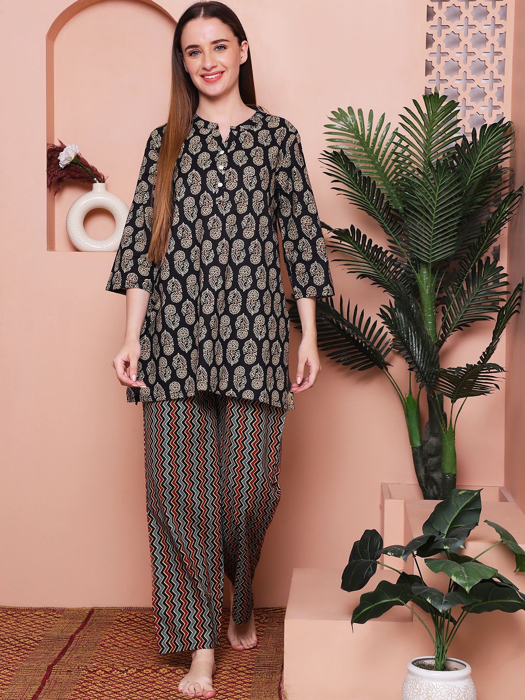

Indreams Women Printed Pure Cotton Night suit, Black