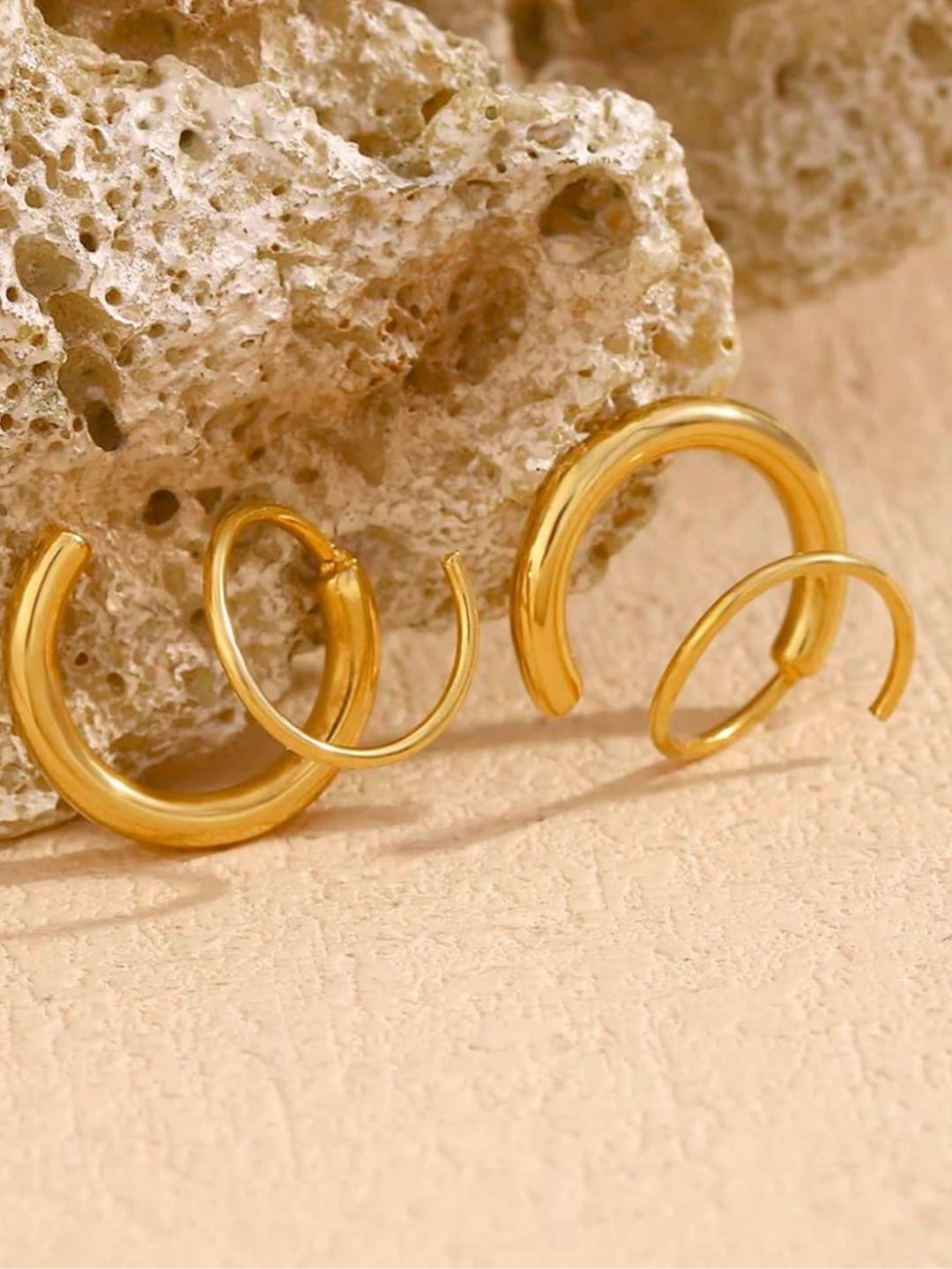 

SALVE Women Circular Half Hoop Earrings, Gold