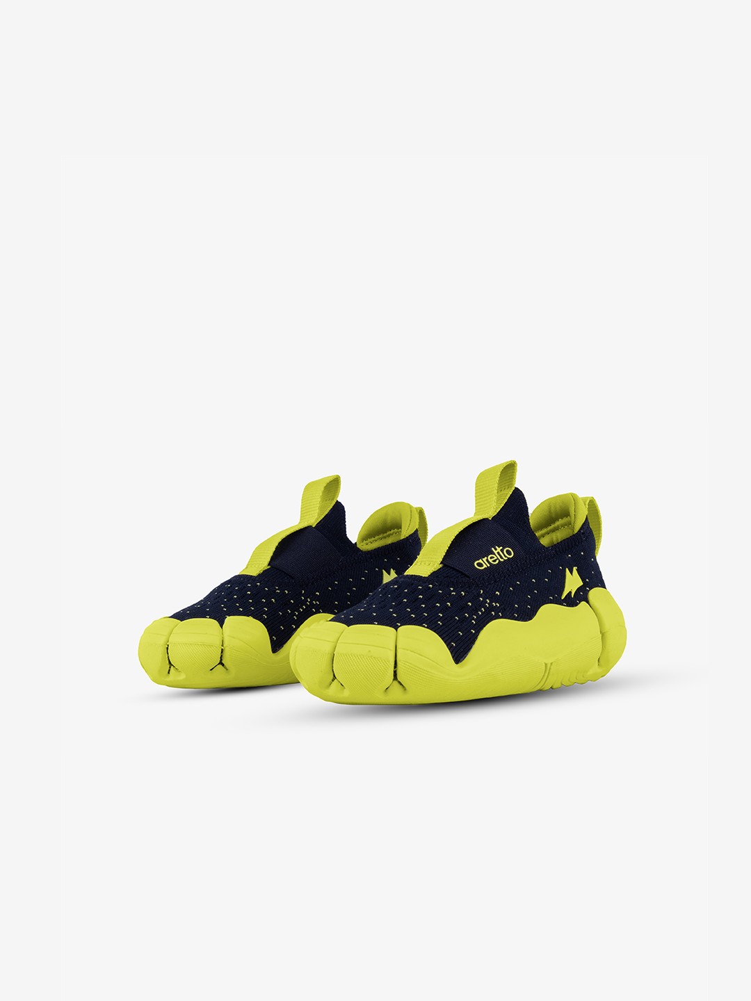 

Aretto Kids Adaptive Fit Breathable Anti-Skid Sole Slip-On Sneakers, Black