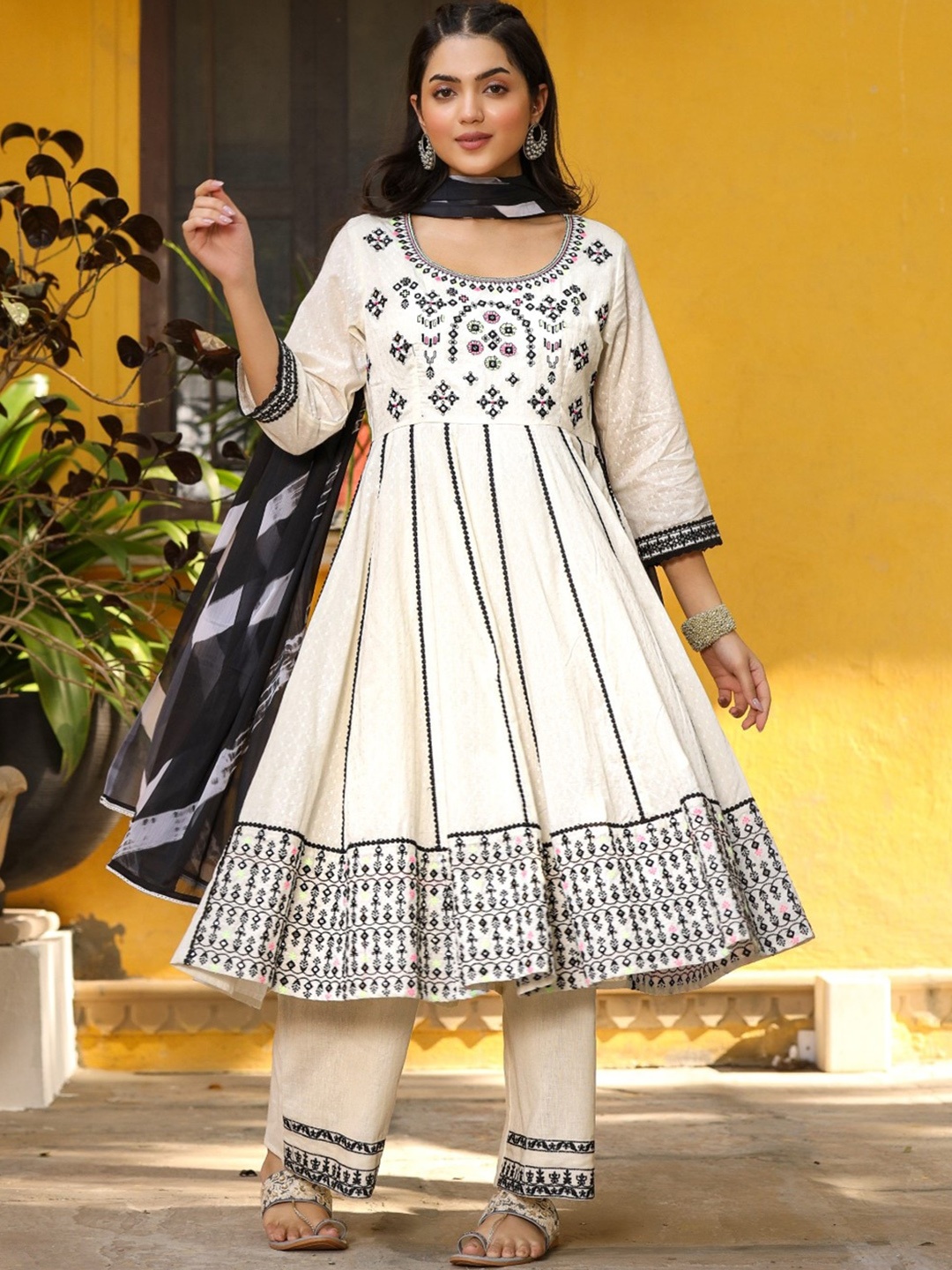 

Juniper Women Ethnic Motifs Thread Work Pure Cotton Kurta with Trousers & With Dupatta, Off white