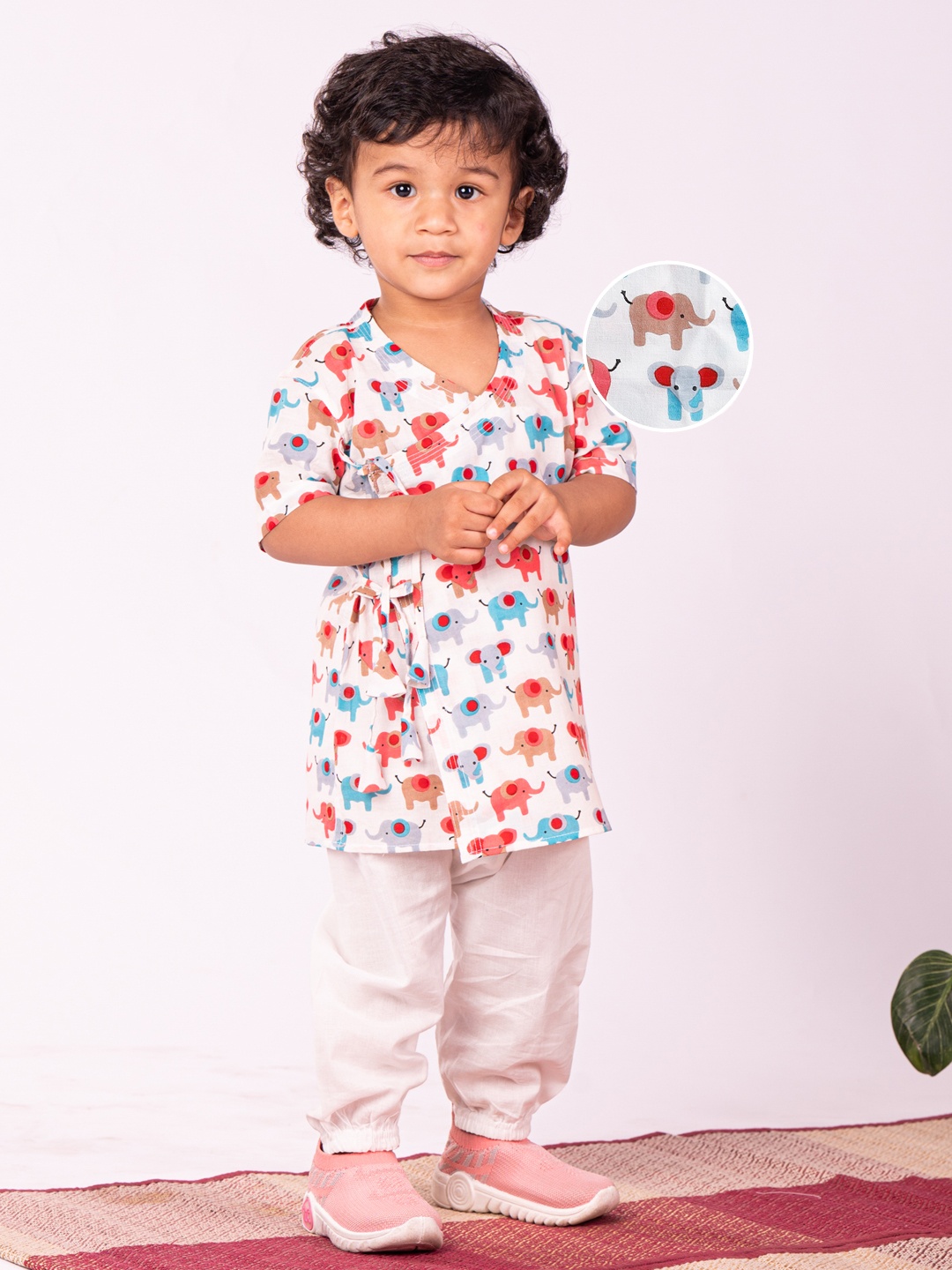 

VASTRAMAY Boys Animal Printed V-Neck Regular Kurta with Patiala, Blue