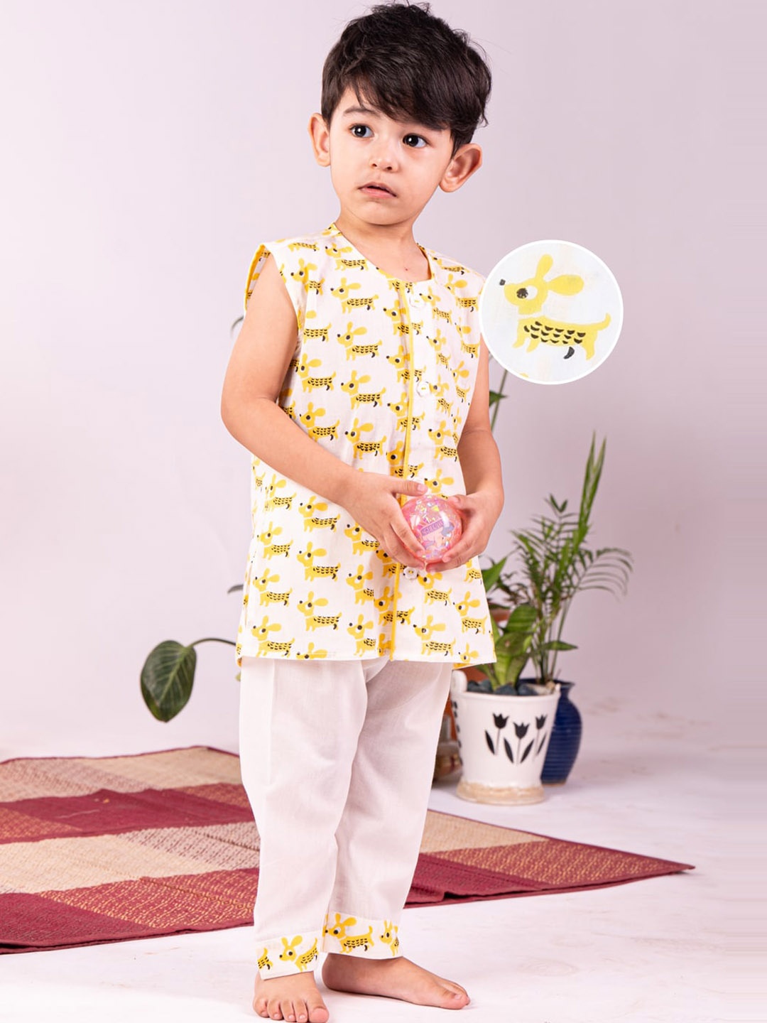 

VASTRAMAY Boys Animal Printed Regular Pure Cotton Kurta with Pyjamas, Yellow