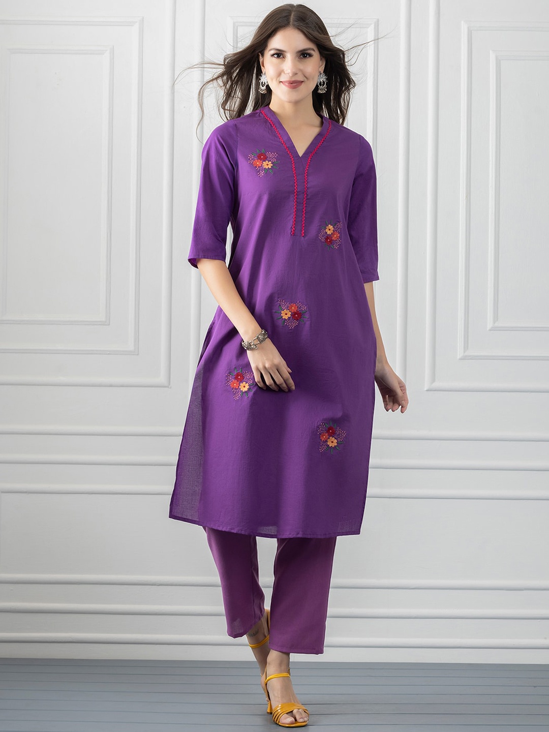 SHAYE Women Embroidered Thread Work Solid Kurta, Purple