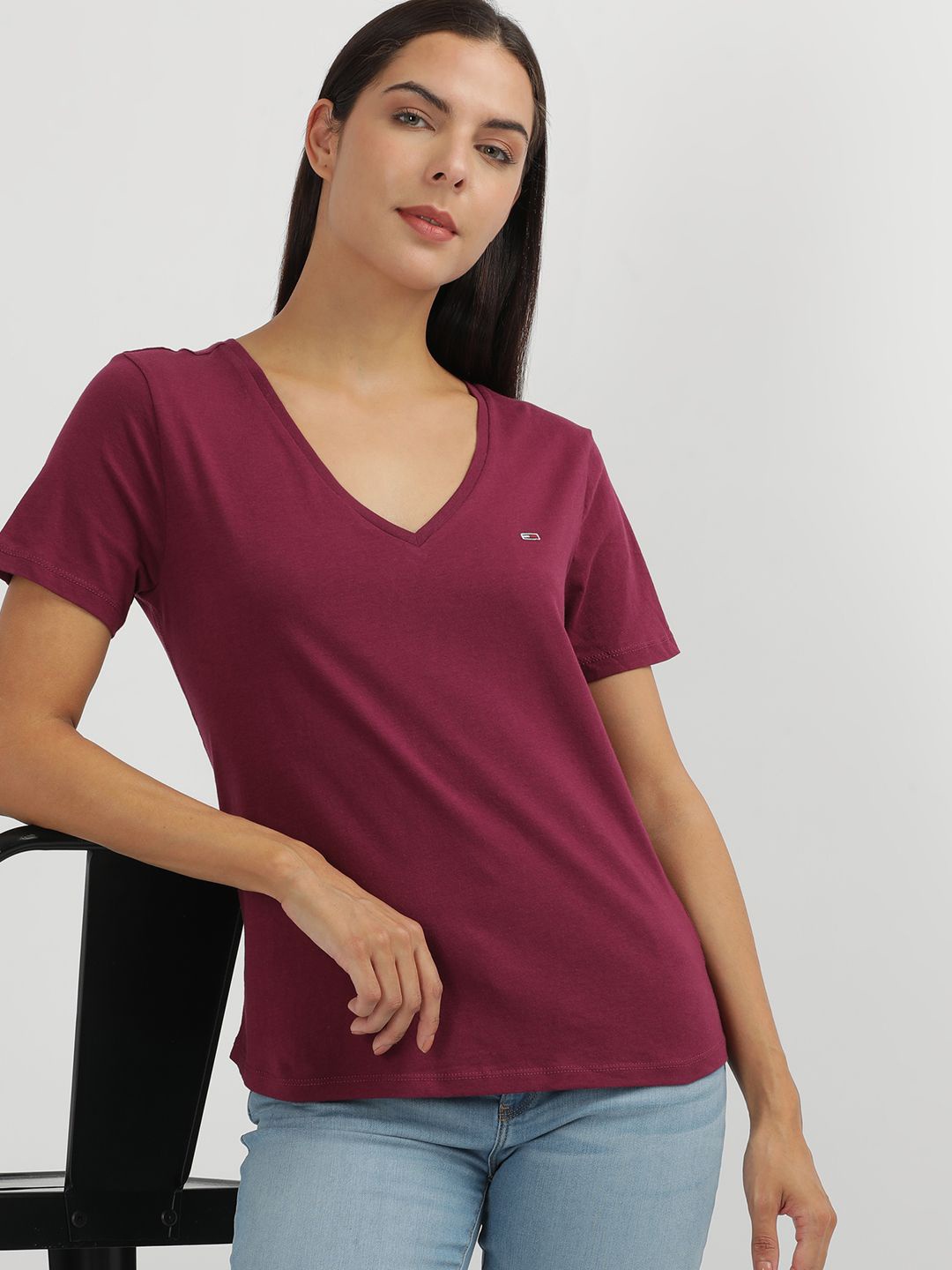 

Tommy Hilfiger Women 2 V-Neck Raw Edge Slim Fit T-shirt, Purple