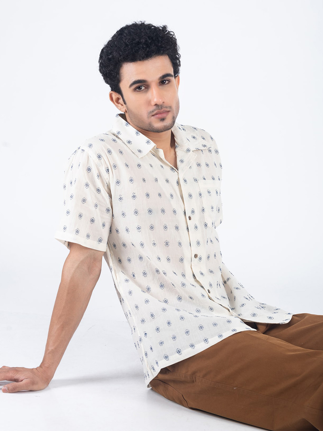 

Aashima Wahal Men Comfort Opaque Printed Casual Cotton Shirt, Off white