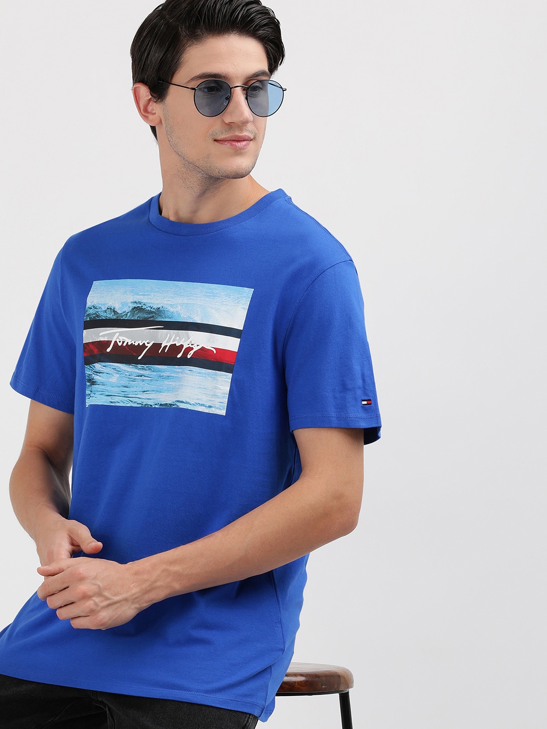 

Tommy Hilfiger Men Printed Tropical Raw Edge T-shirt, Blue