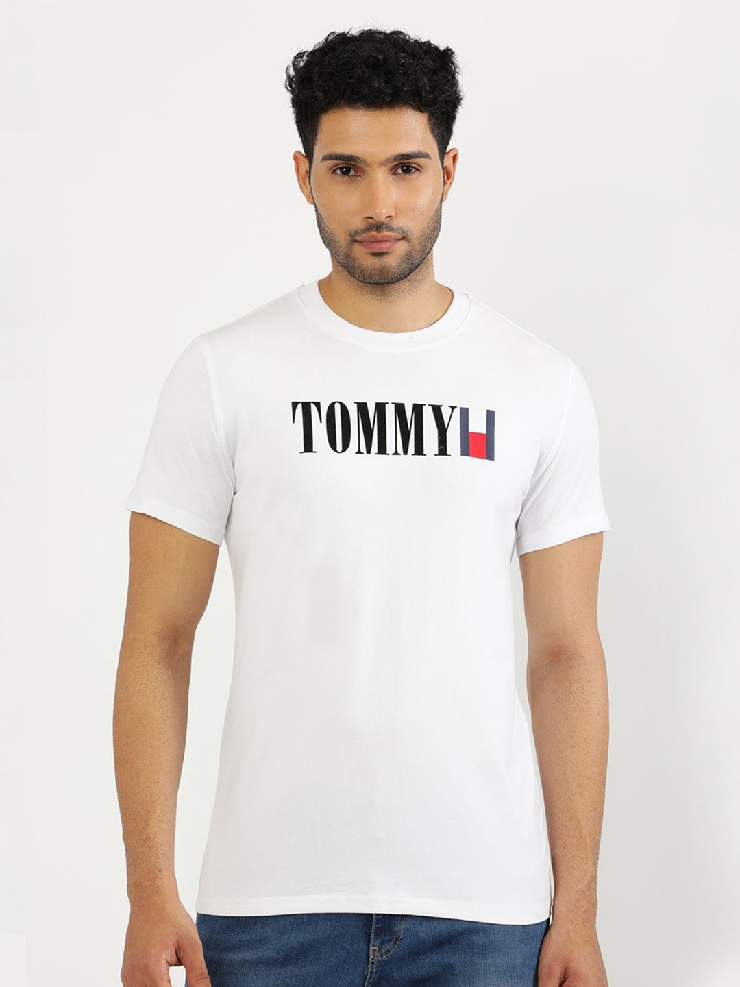 

Tommy Hilfiger Men Typography Printed Applique T-shirt, White